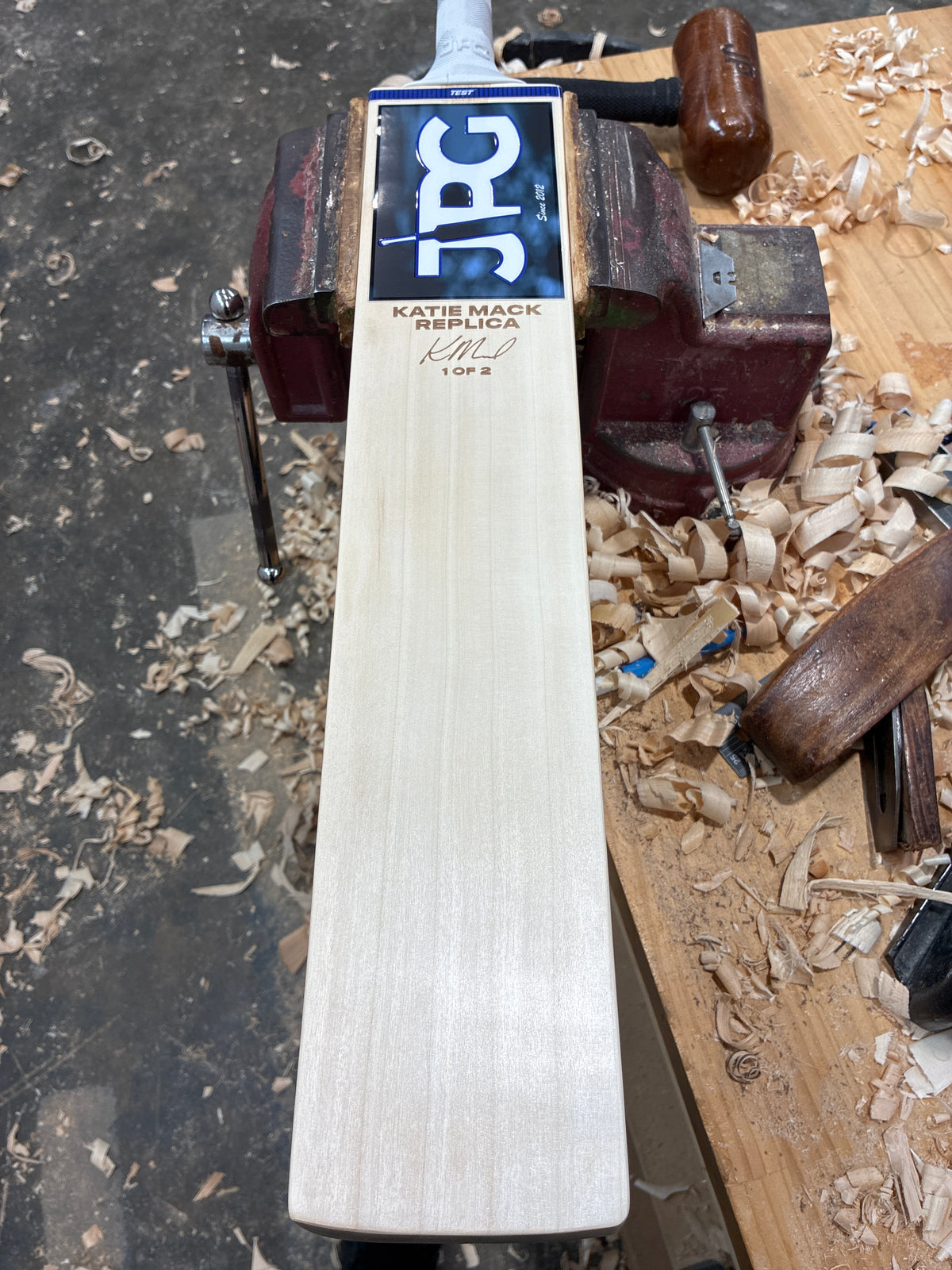 JPGavan Test Cricket Bat - Katie Mack Replica 1 of 2