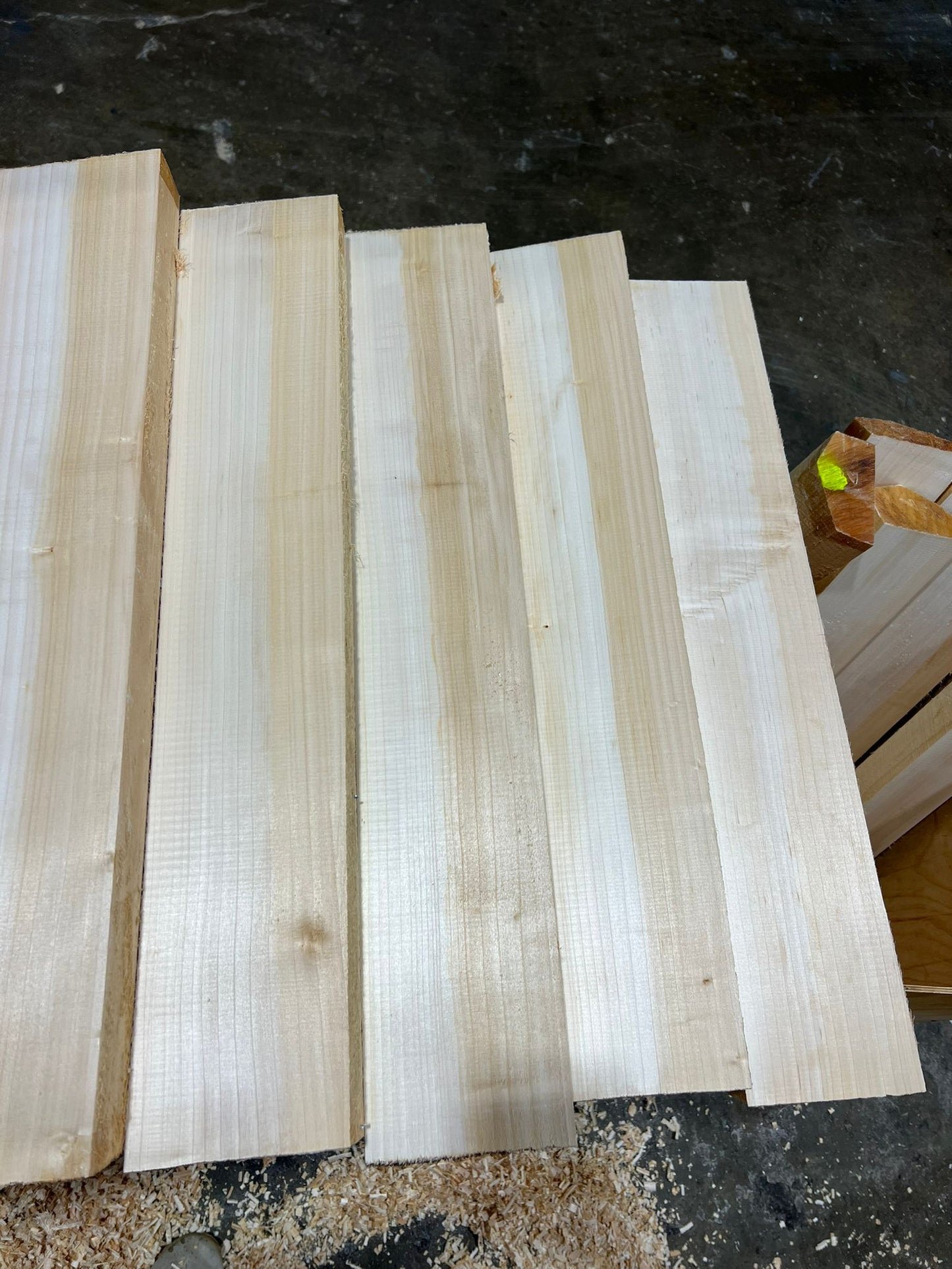 English Willow raw cricket bat cleft