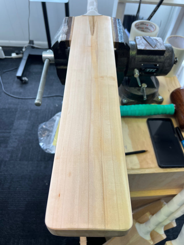 JPGavan Featherblade Cricket Bat - B023