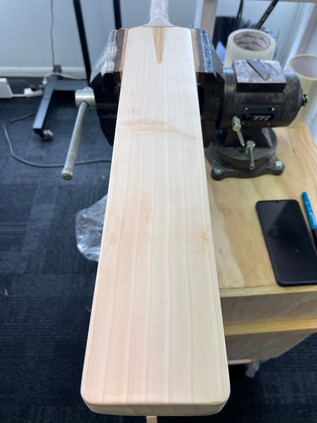 JPGavan Featherblade Cricket Bat - B027