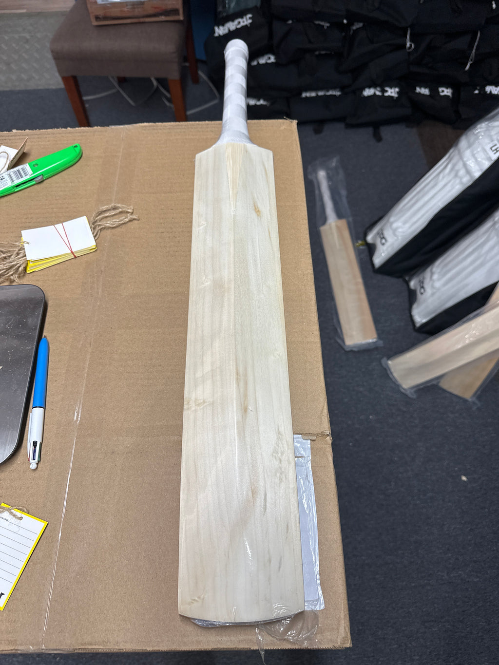 JPGavan Little Ripper+ G3 Cricket Bat - 65