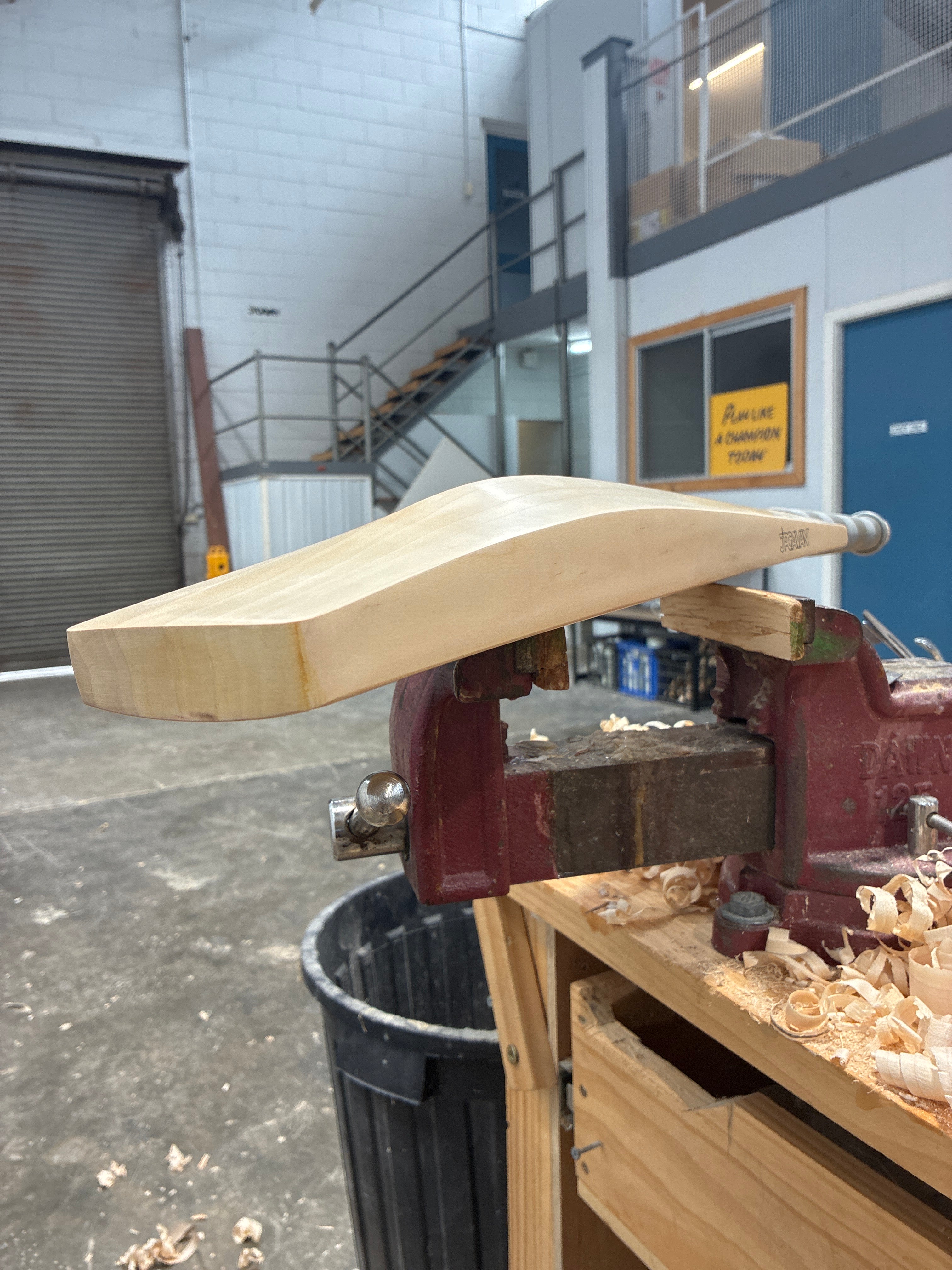 JPGavan Featherblade Cricket Bat - 335