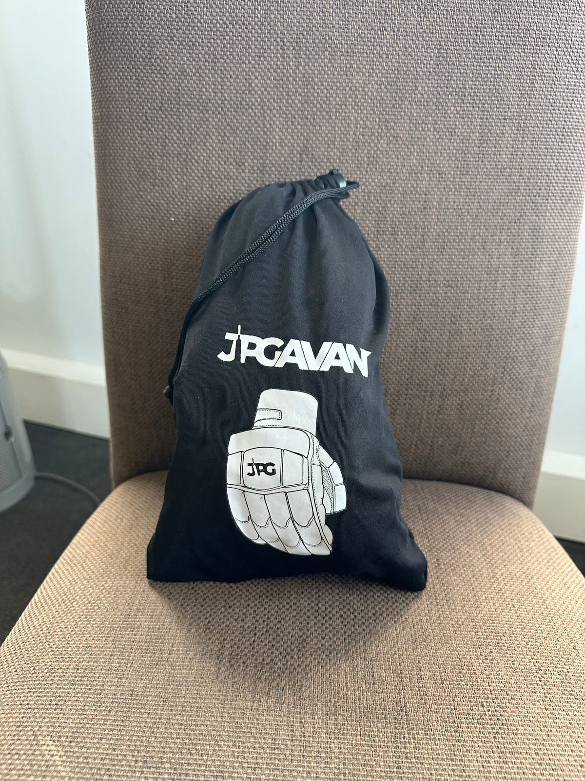 JPGavan glove bag, black drawstring with glove print