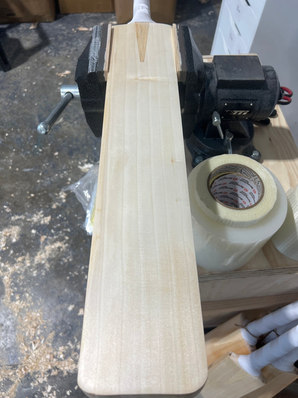 JPGavan Featherblade Cricket Bat - 401