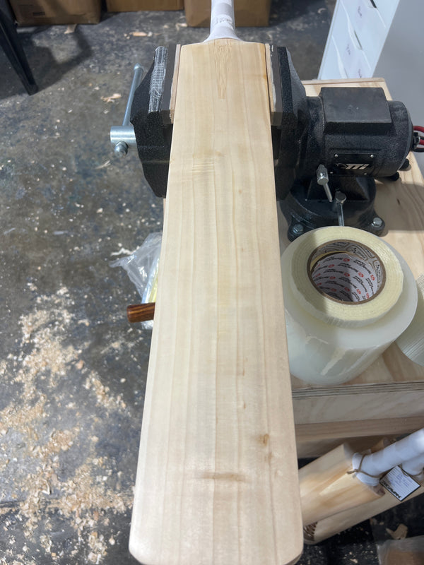 JPGavan Featherblade Cricket Bat - 399