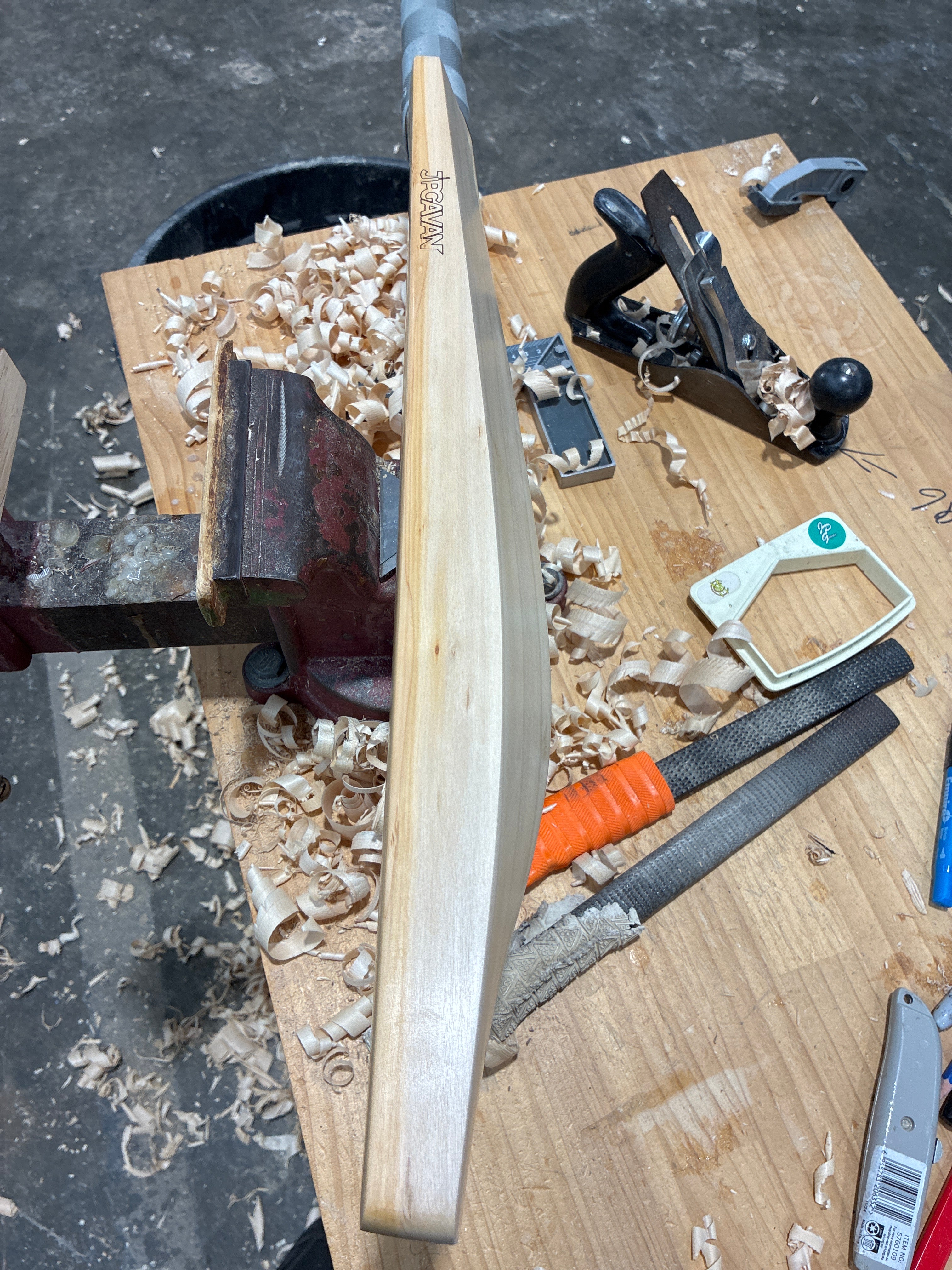 JPGavan Featherblade Cricket Bat - 333