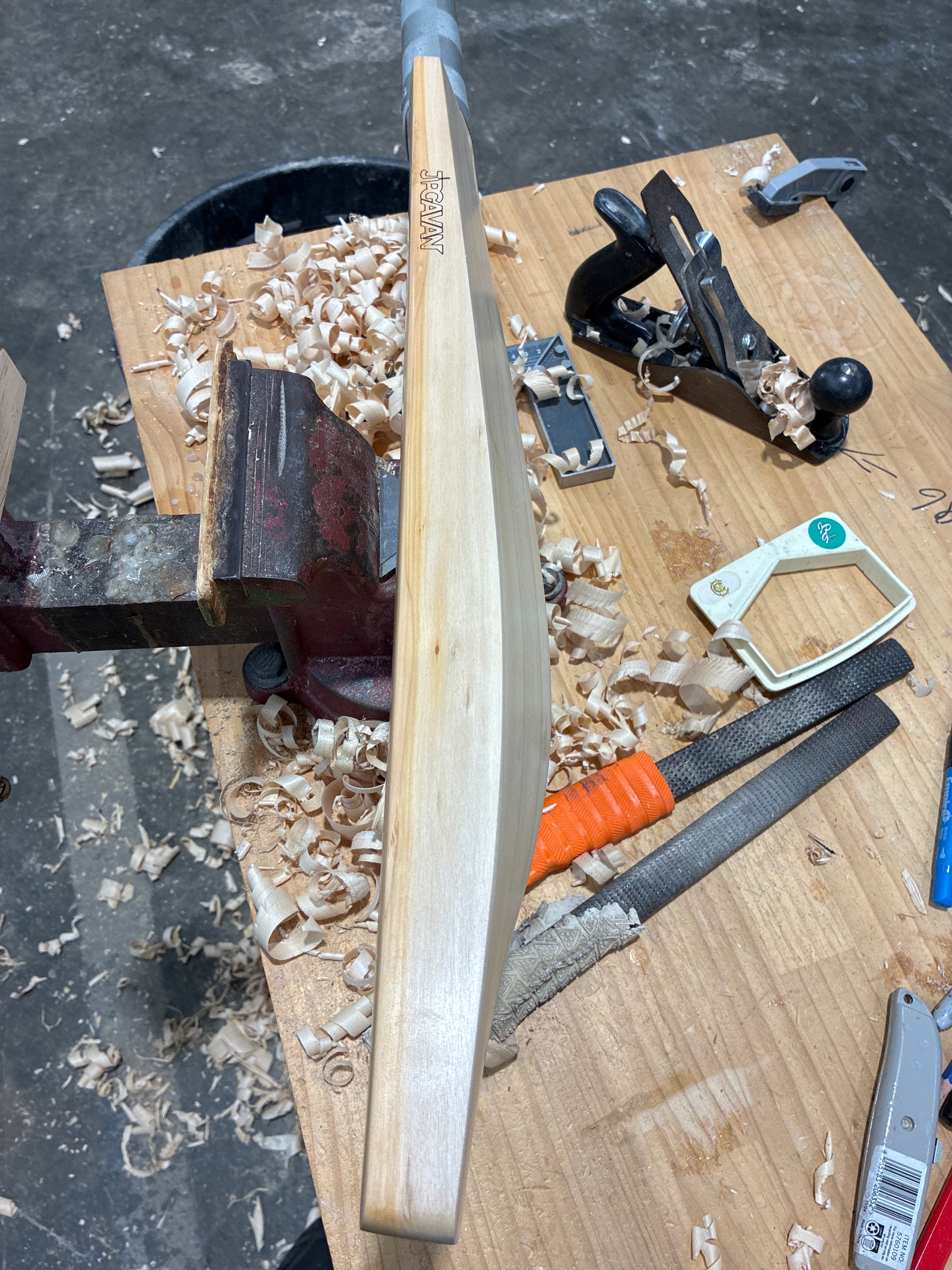 JPGavan Featherblade Cricket Bat - 333