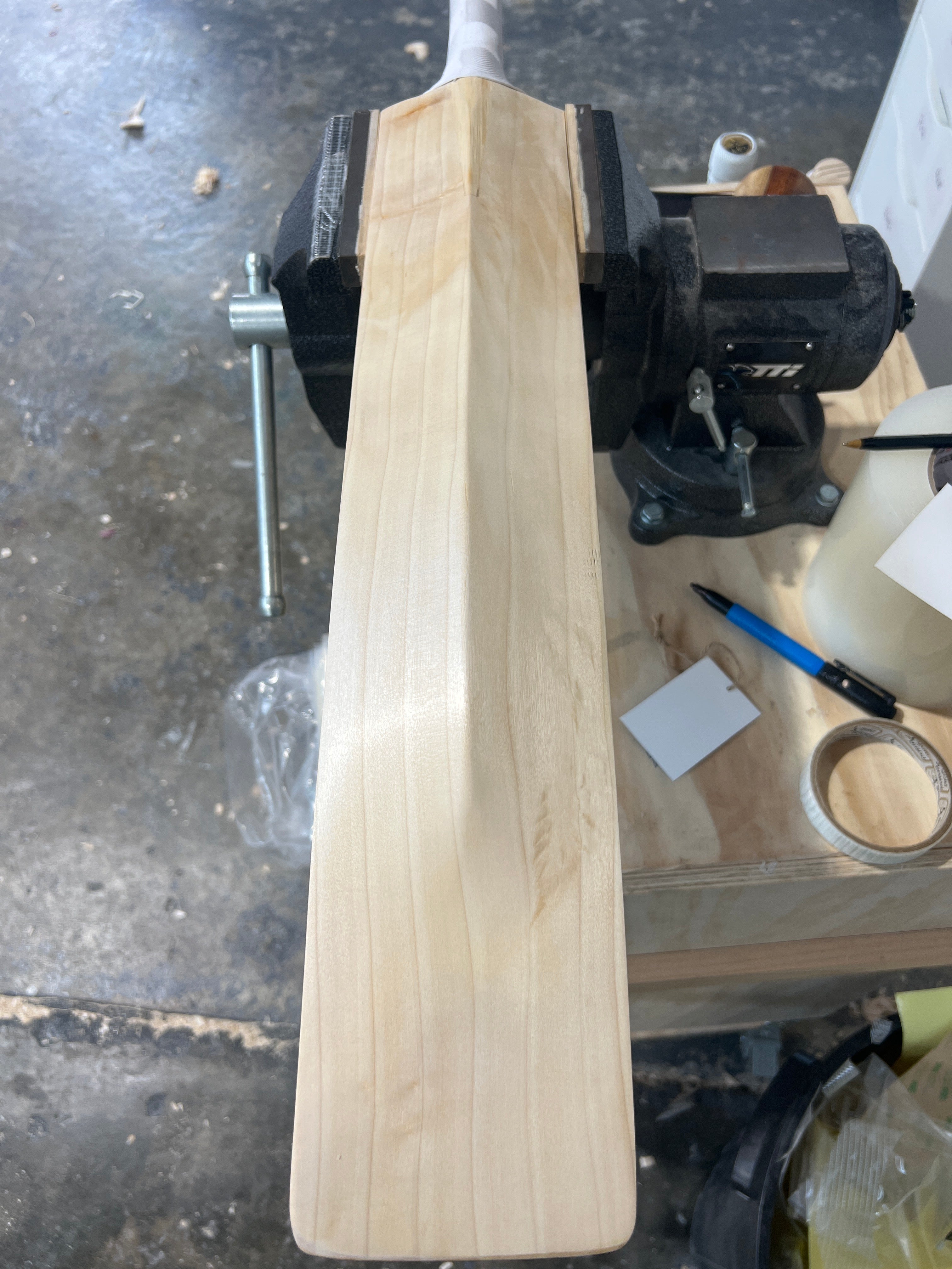 JPGavan Featherblade Cricket Bat - 555