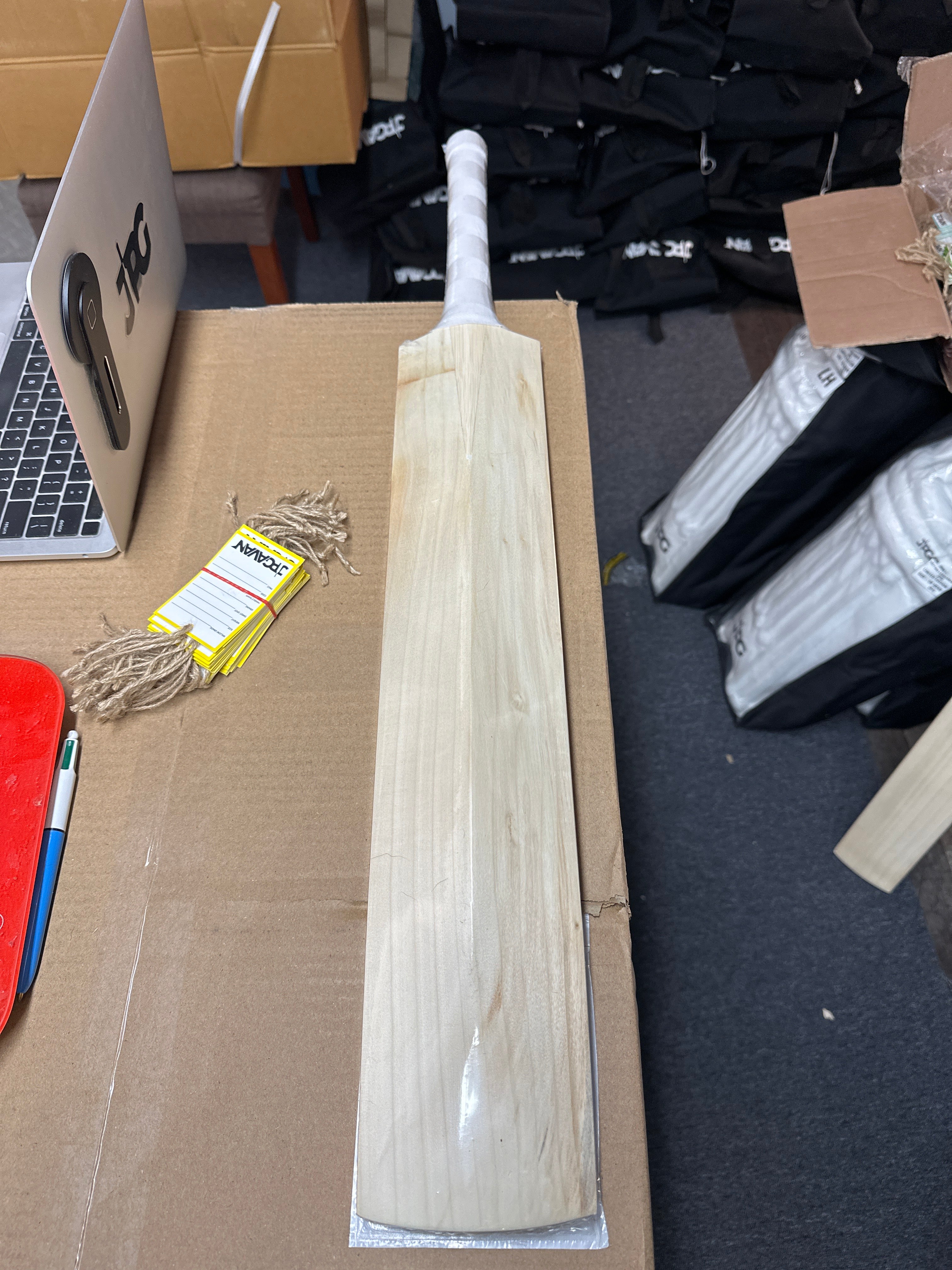 JPGavan Little Ripper+ G3 Cricket Bat - 25