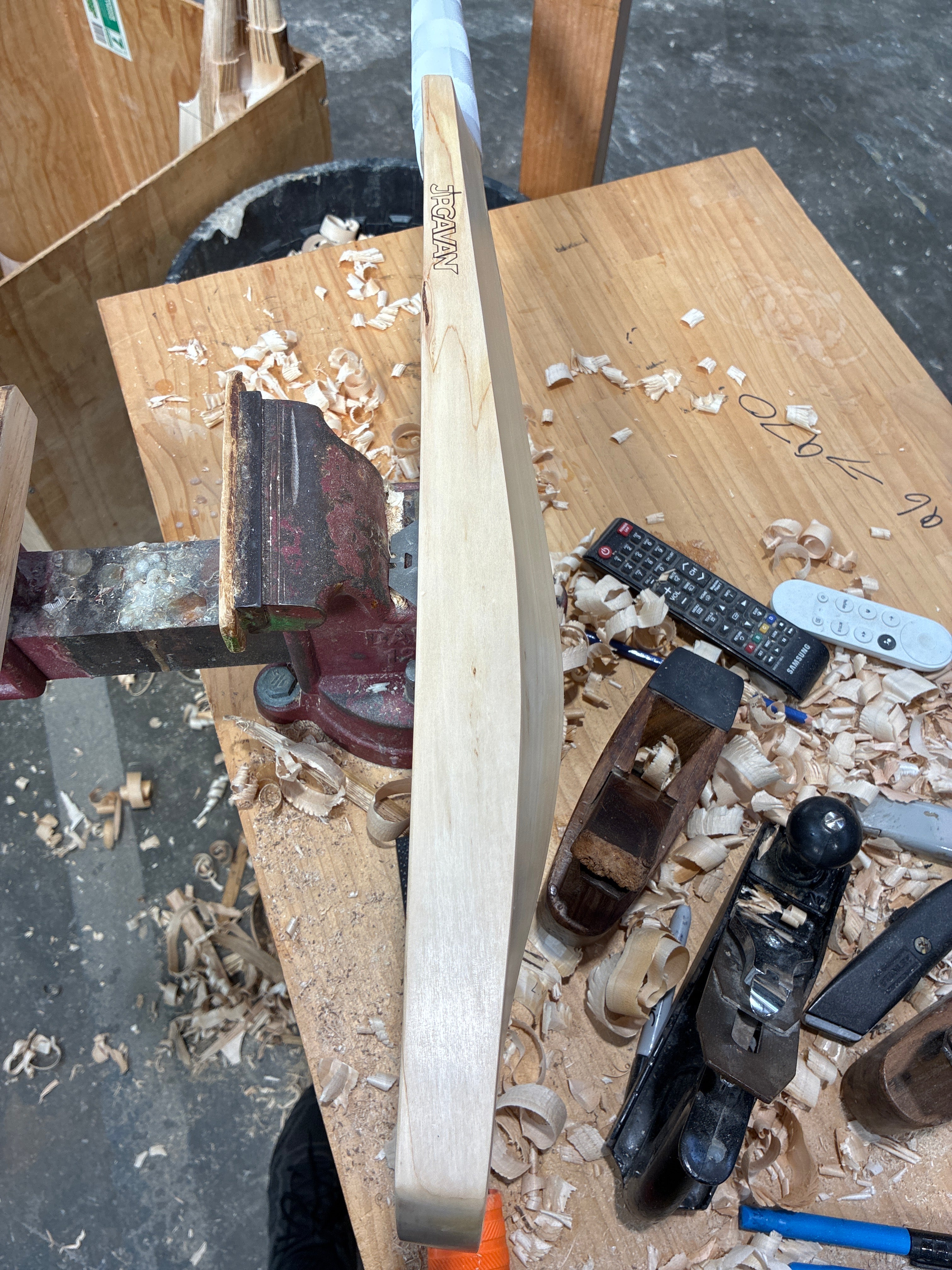 JPGavan Featherblade Cricket Bat - 398