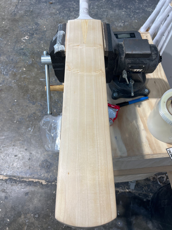JPGavan Featherblade Cricket Bat - 561