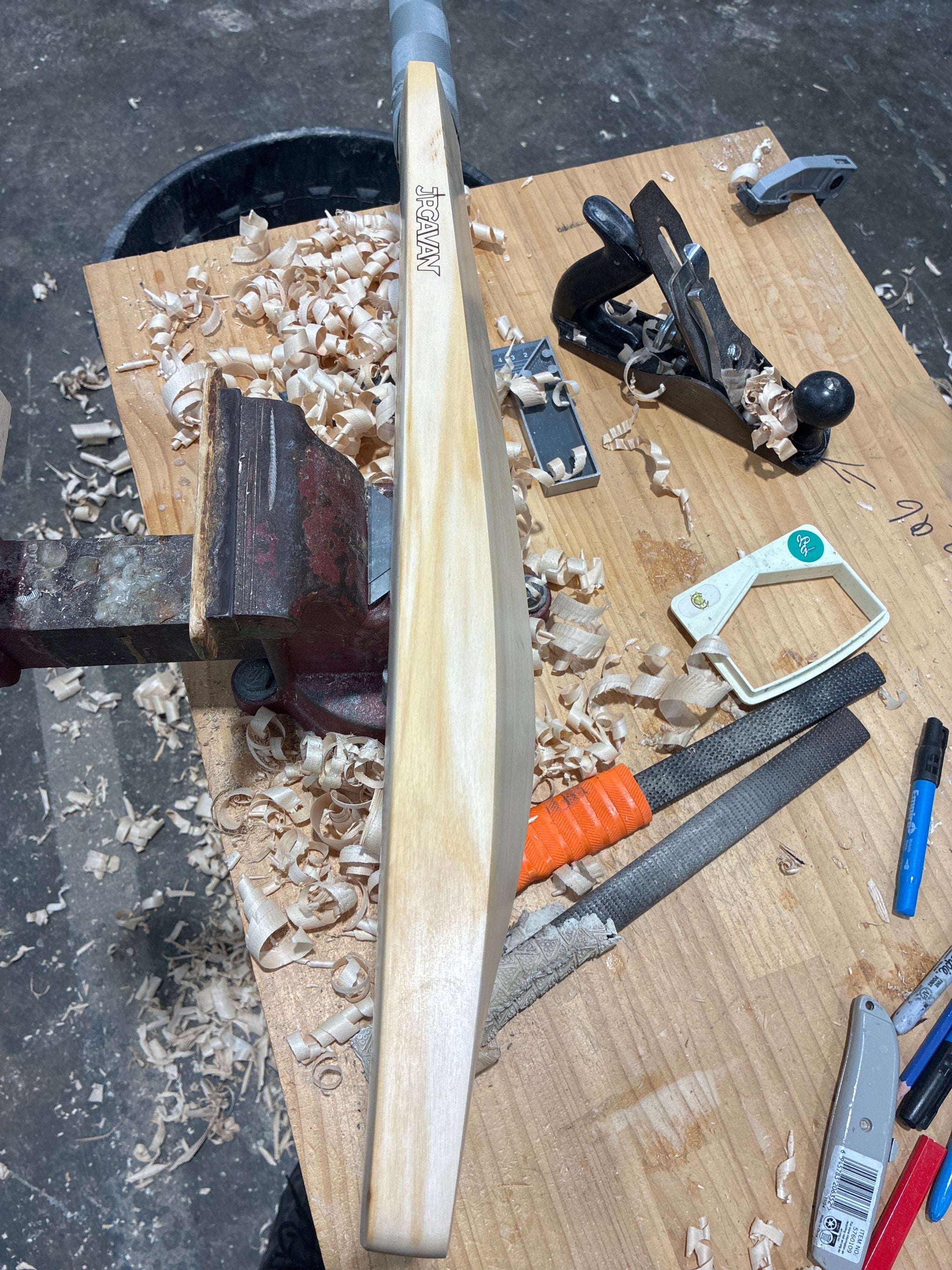 JPGavan Featherblade Cricket Bat - 335