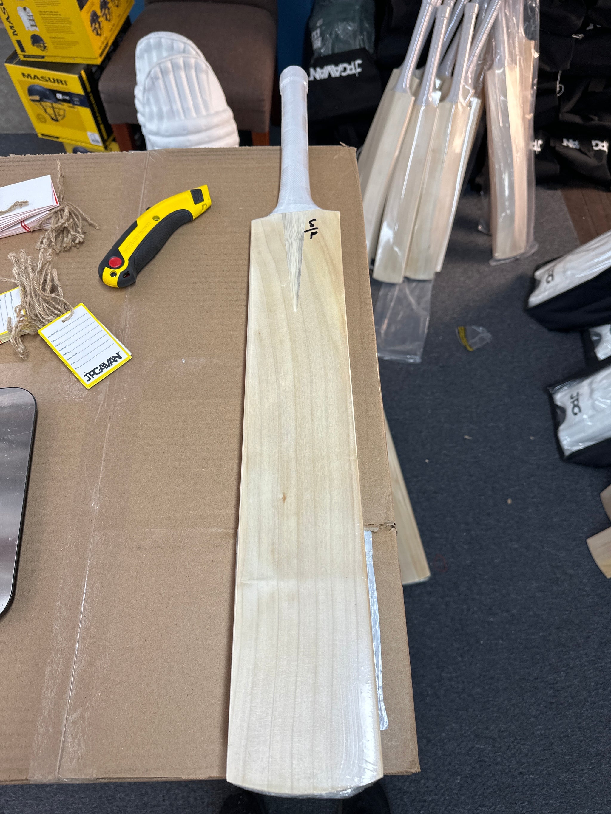 JPGavan Little Ripper+ G3 Cricket Bat - 136