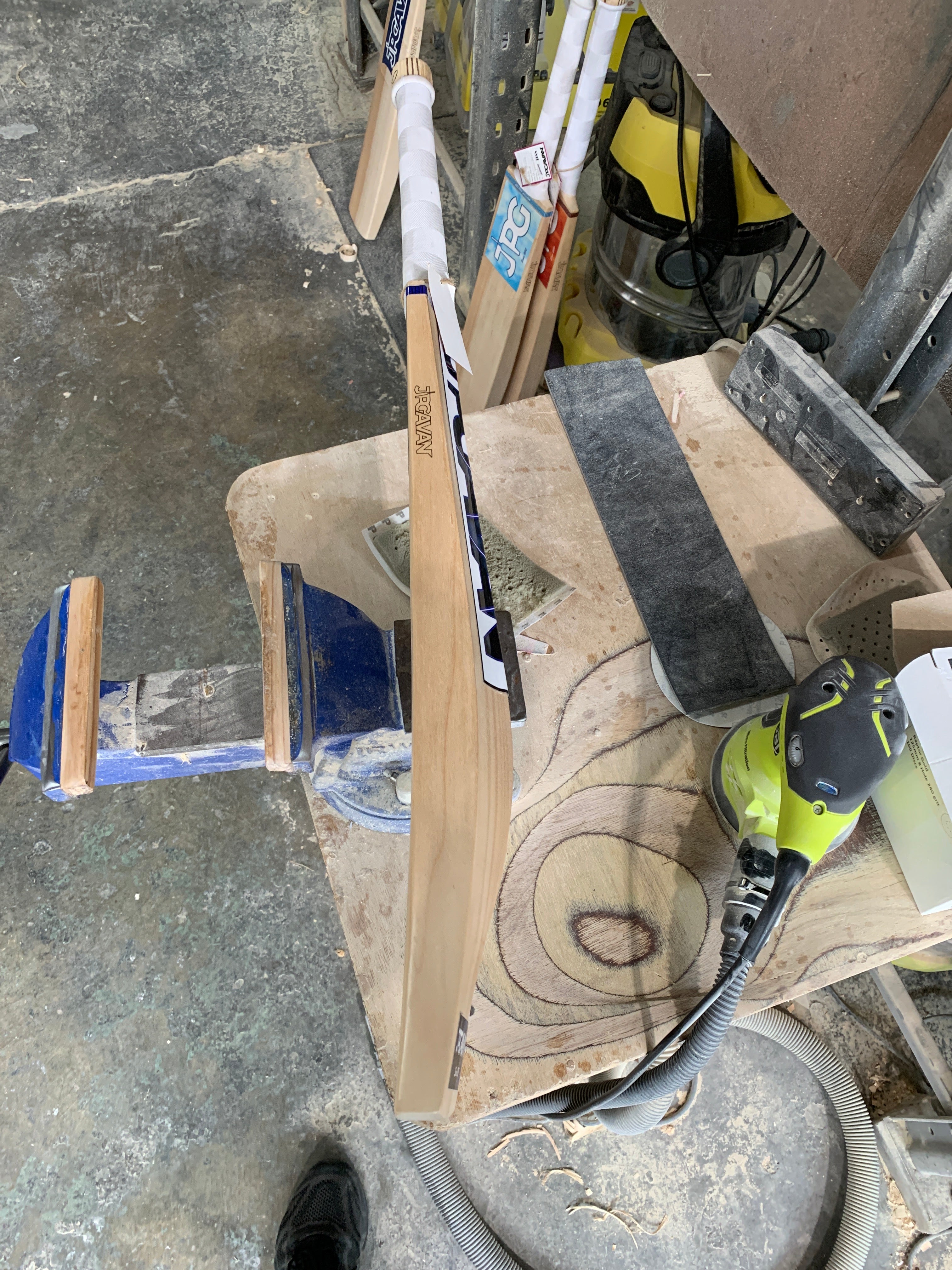 JPGavan Secret Willow Cricket Bat - 500