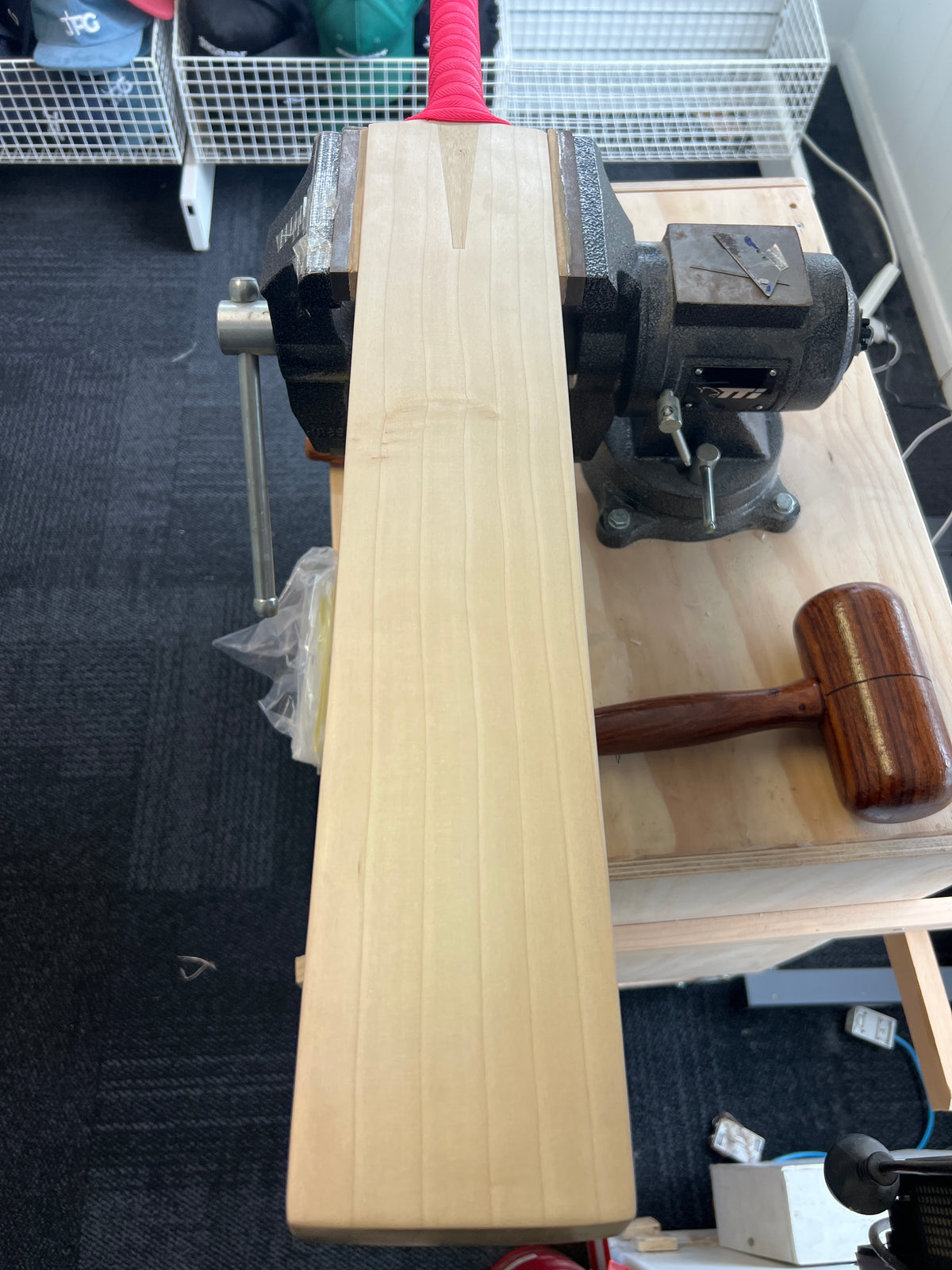 JPGavan Featherblade Cricket Bat - 578