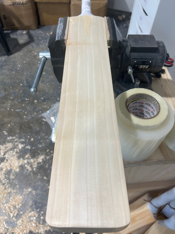 JPGavan Featherblade Cricket Bat - 400