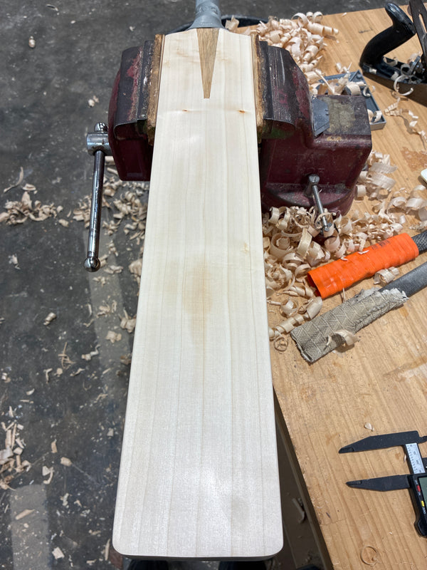JPGavan Featherblade Cricket Bat - 334