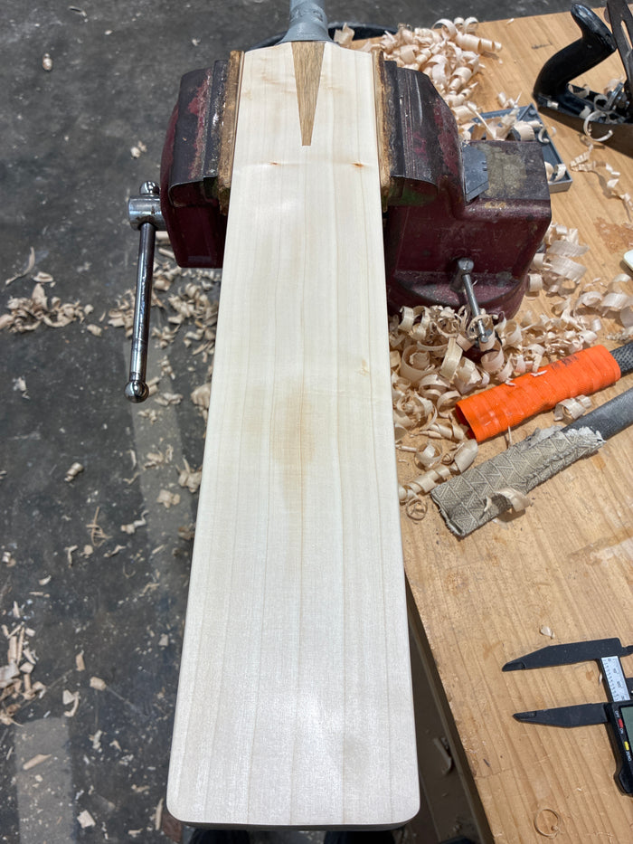 JPGavan Featherblade Cricket Bat - 334