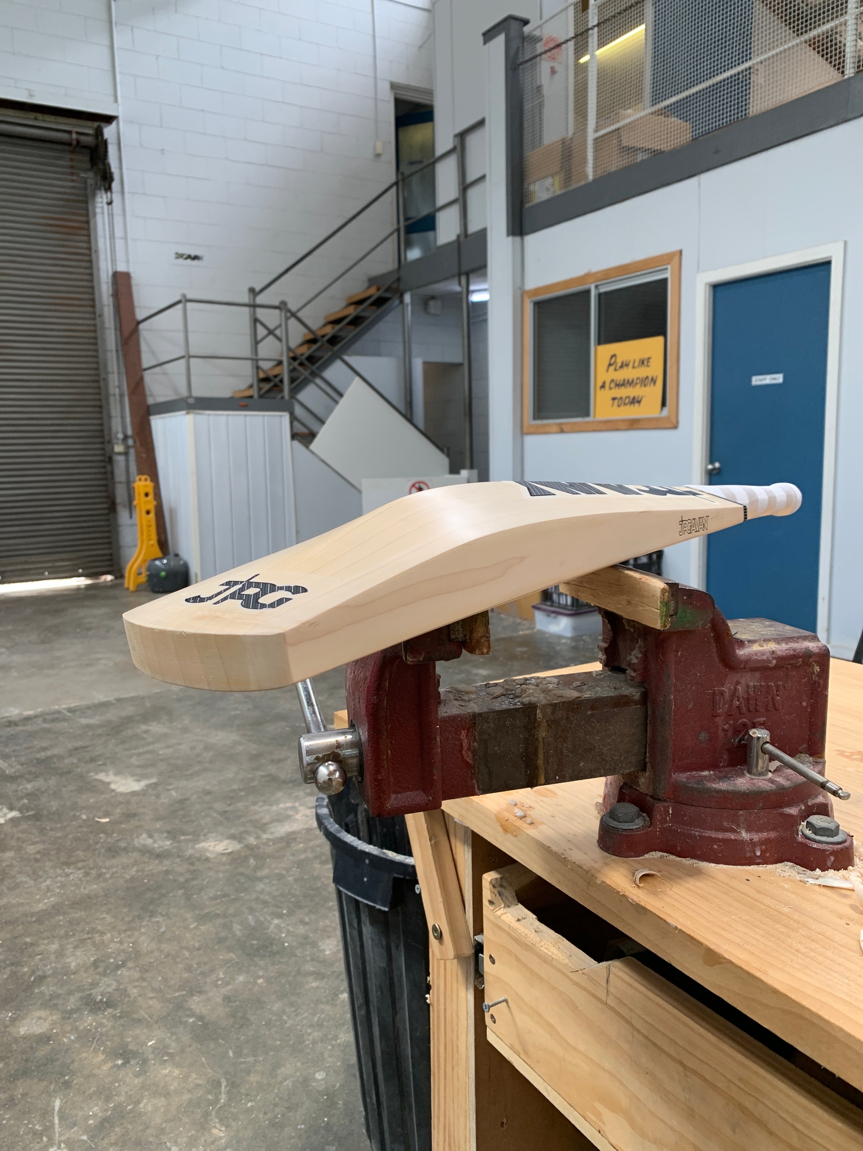 JPGavan Featherblade Cricket Bat - 099