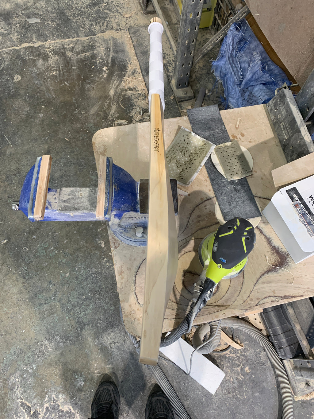 JPGavan Featherblade Cricket Bat - 098