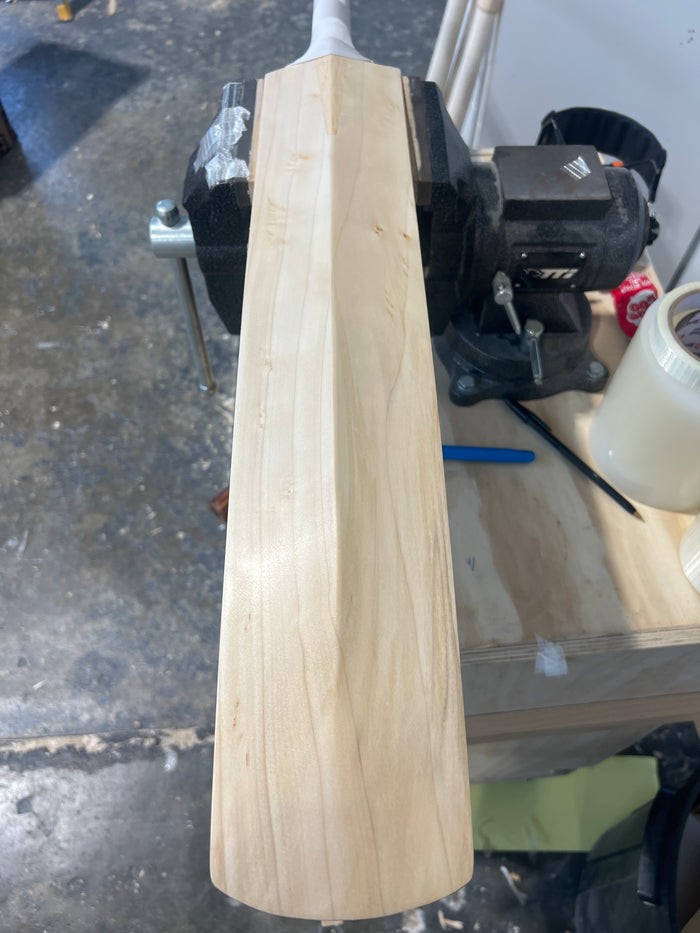 JPGavan Featherblade Cricket Bat - 570