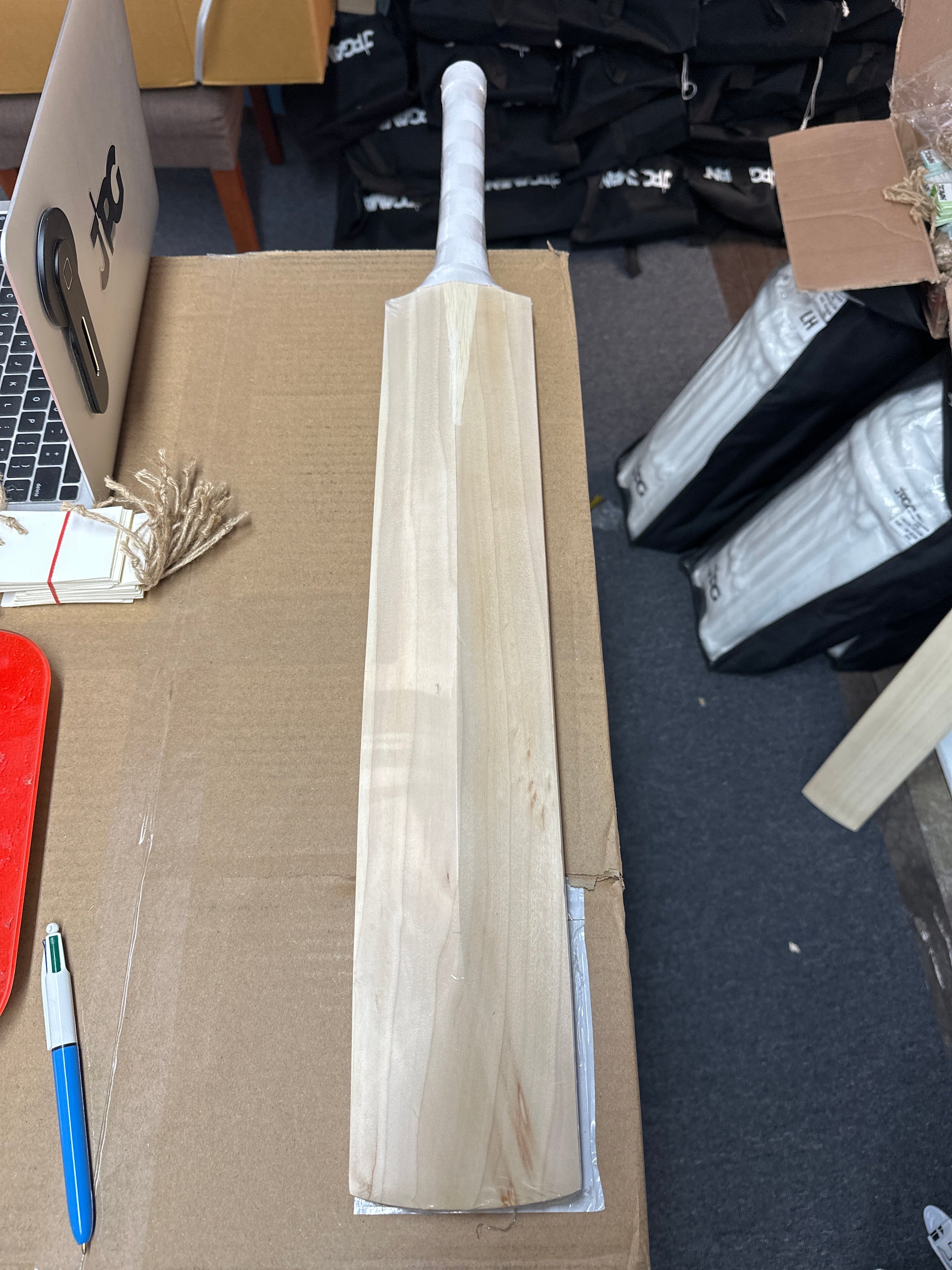 JPGavan Little Ripper+ G3 Cricket Bat - 24