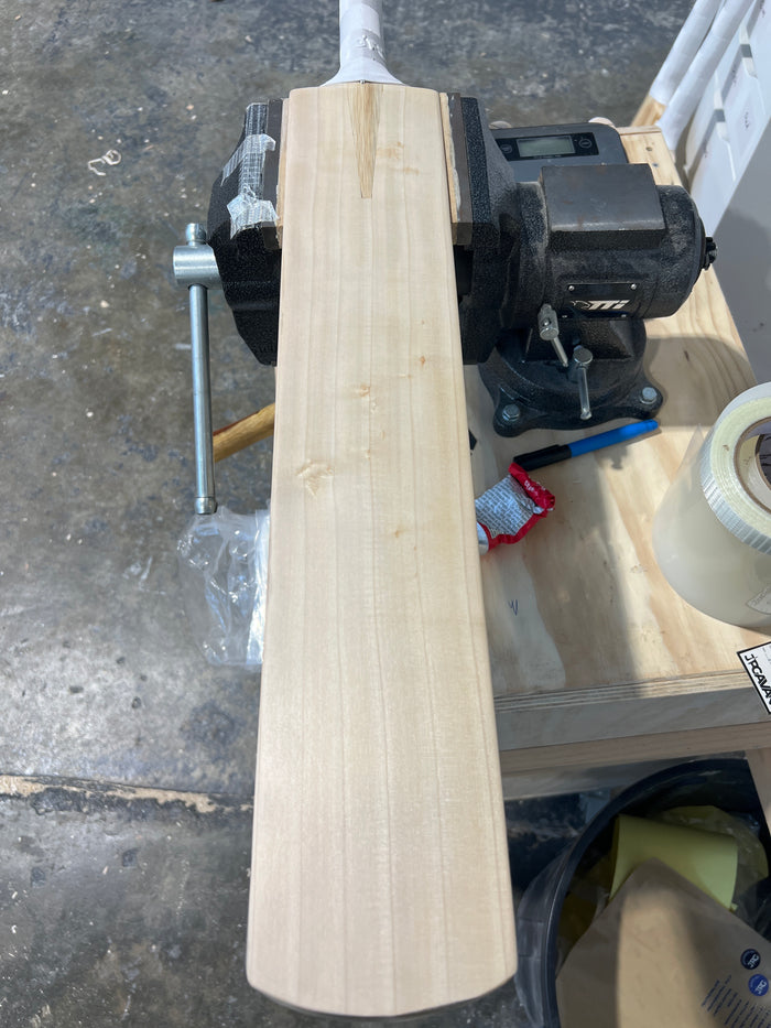 JPGavan Featherblade Cricket Bat - 558