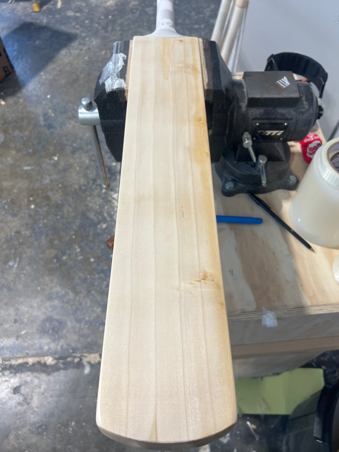JPGavan Featherblade Cricket Bat - 570