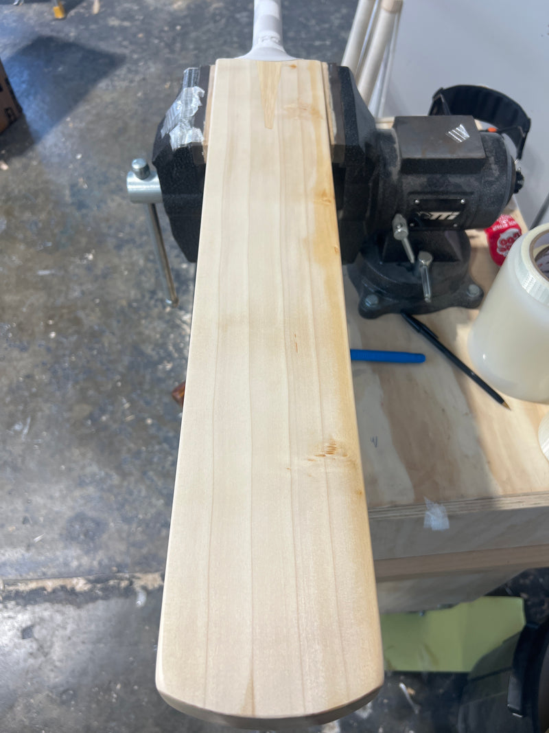 JPGavan Featherblade Cricket Bat - 570