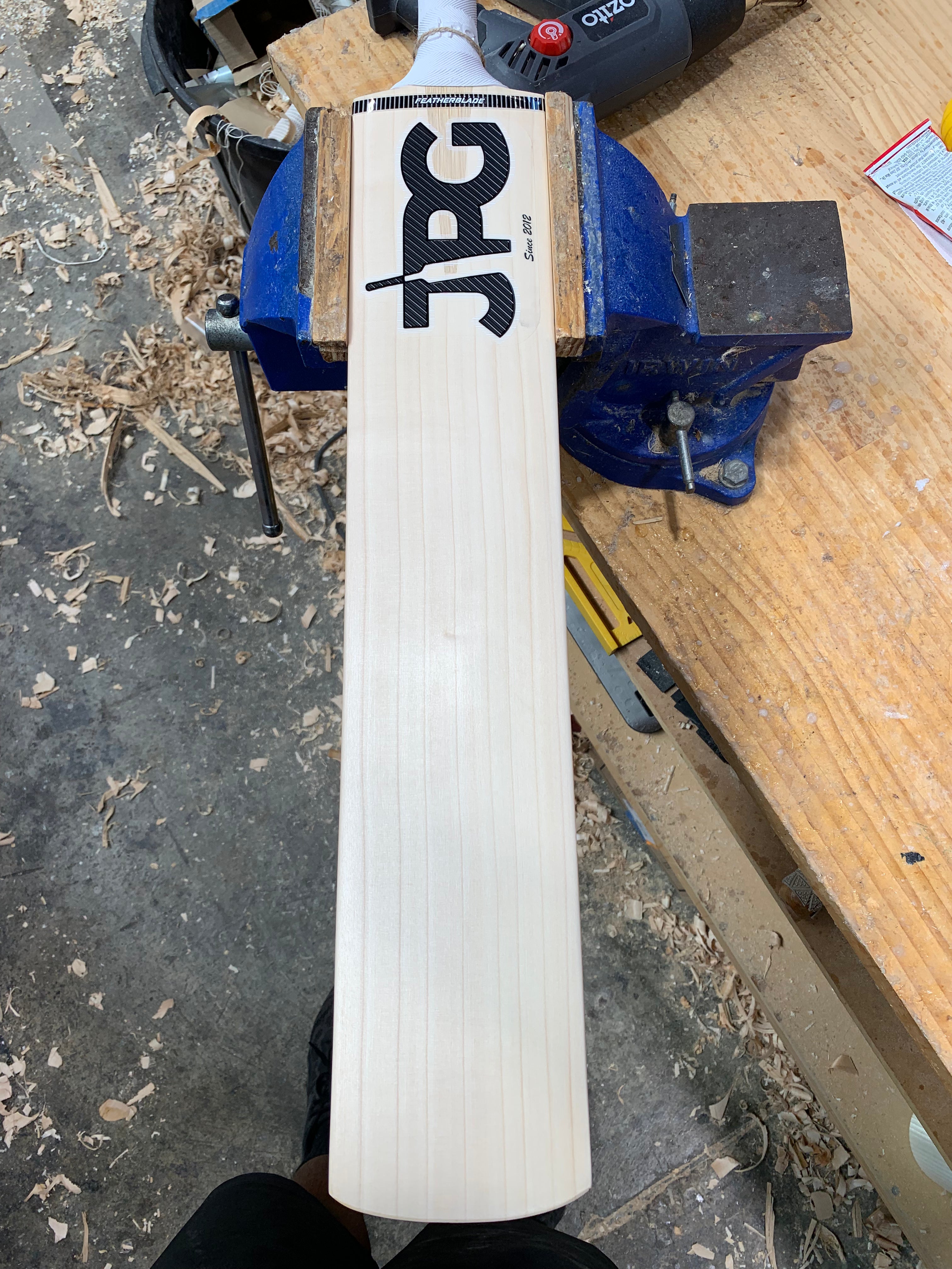 JPGavan Featherblade Cricket Bat - 099