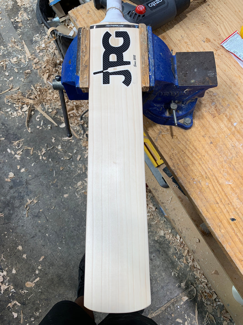 JPGavan Featherblade Cricket Bat - 099