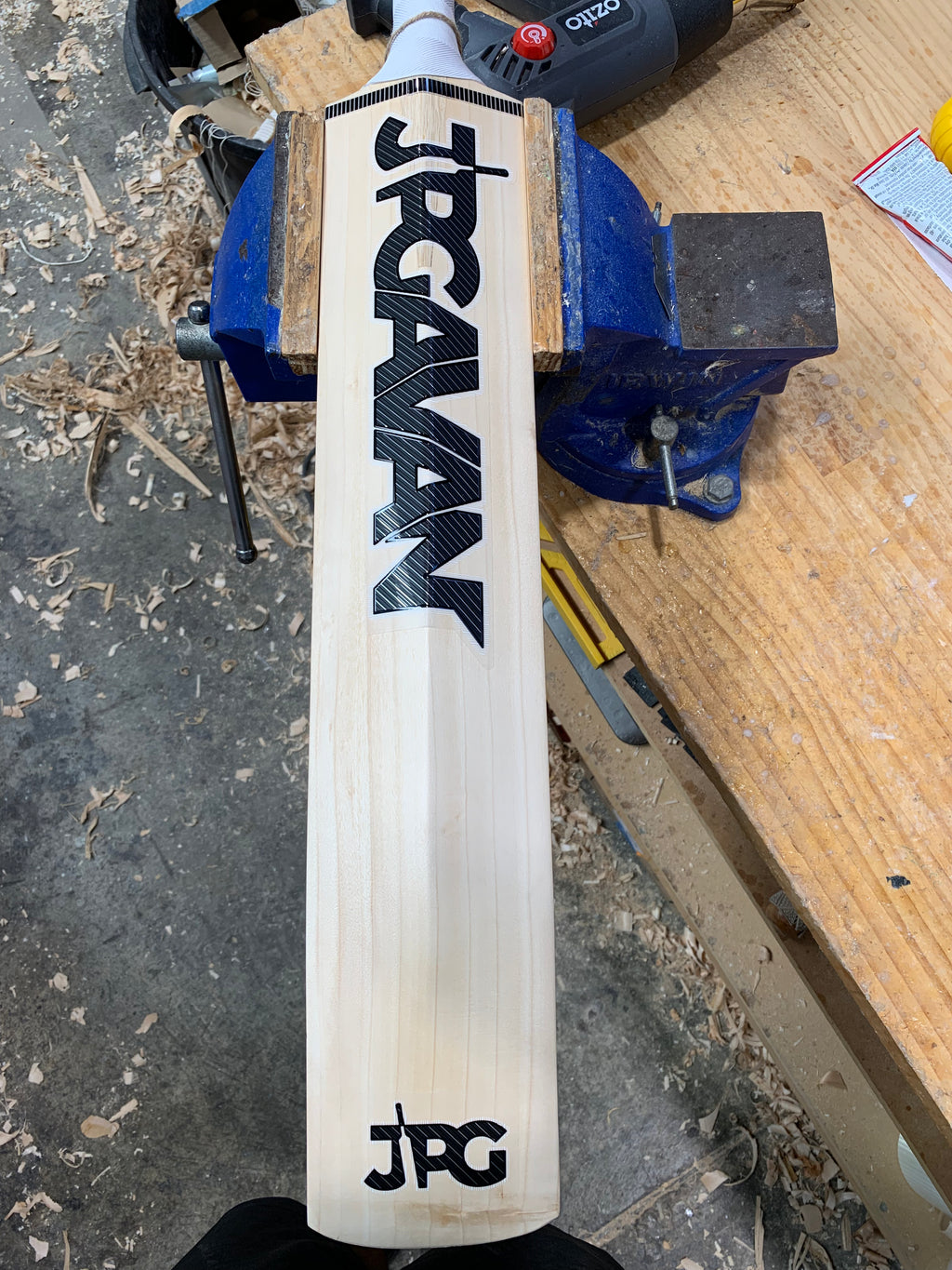 JPGavan Featherblade Cricket Bat - 099