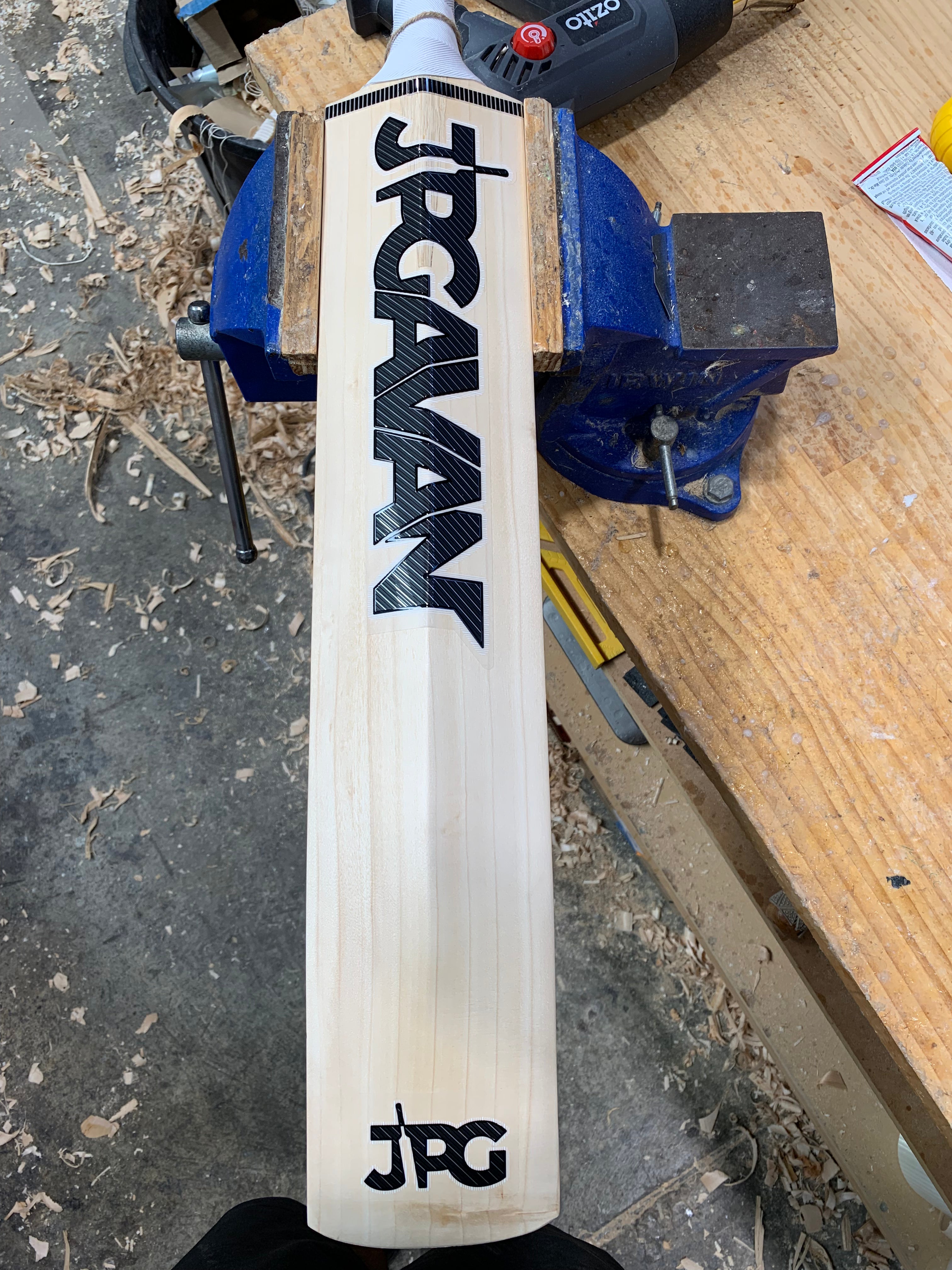 JPGavan Featherblade Cricket Bat - 099