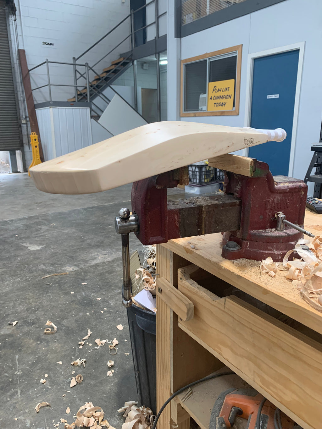 JPGavan Featherblade Cricket Bat - 231