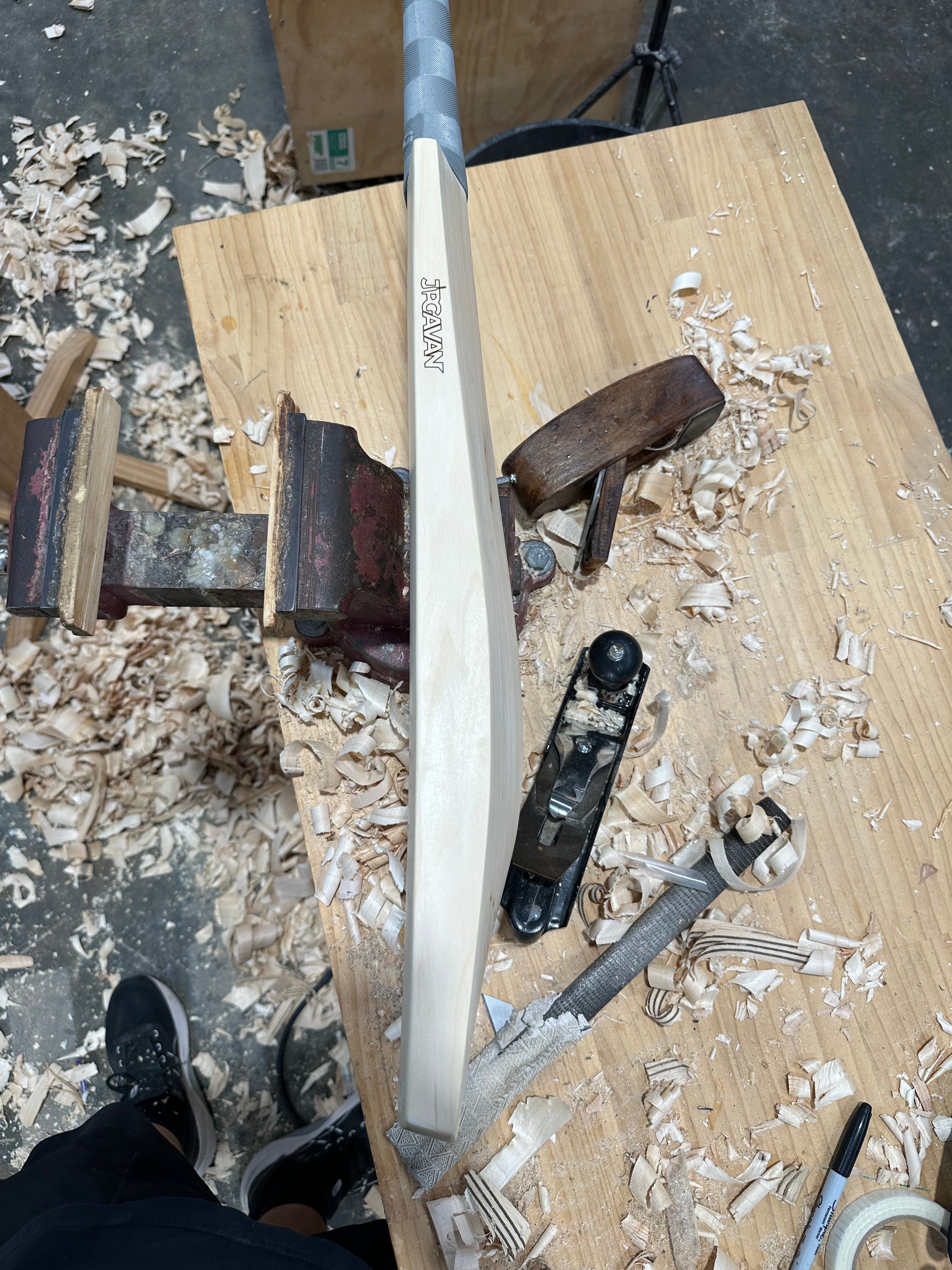 JPGavan Featherblade Cricket Bat - 084