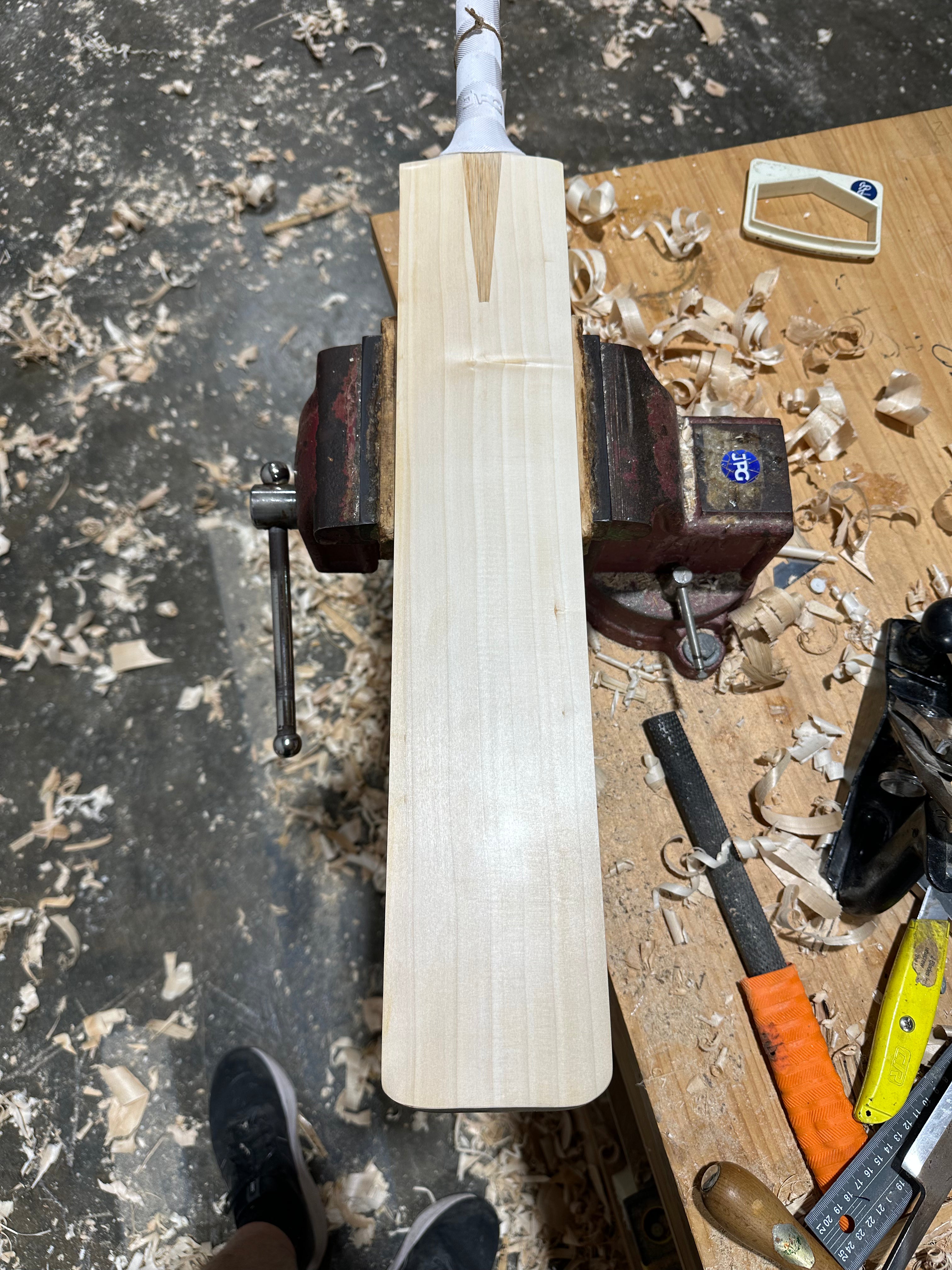 JPGavan Featherblade Cricket Bat - 401