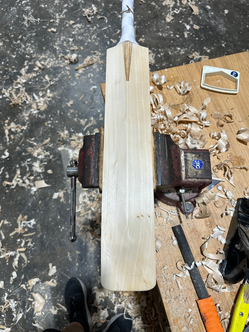 JPGavan Featherblade Cricket Bat - 401