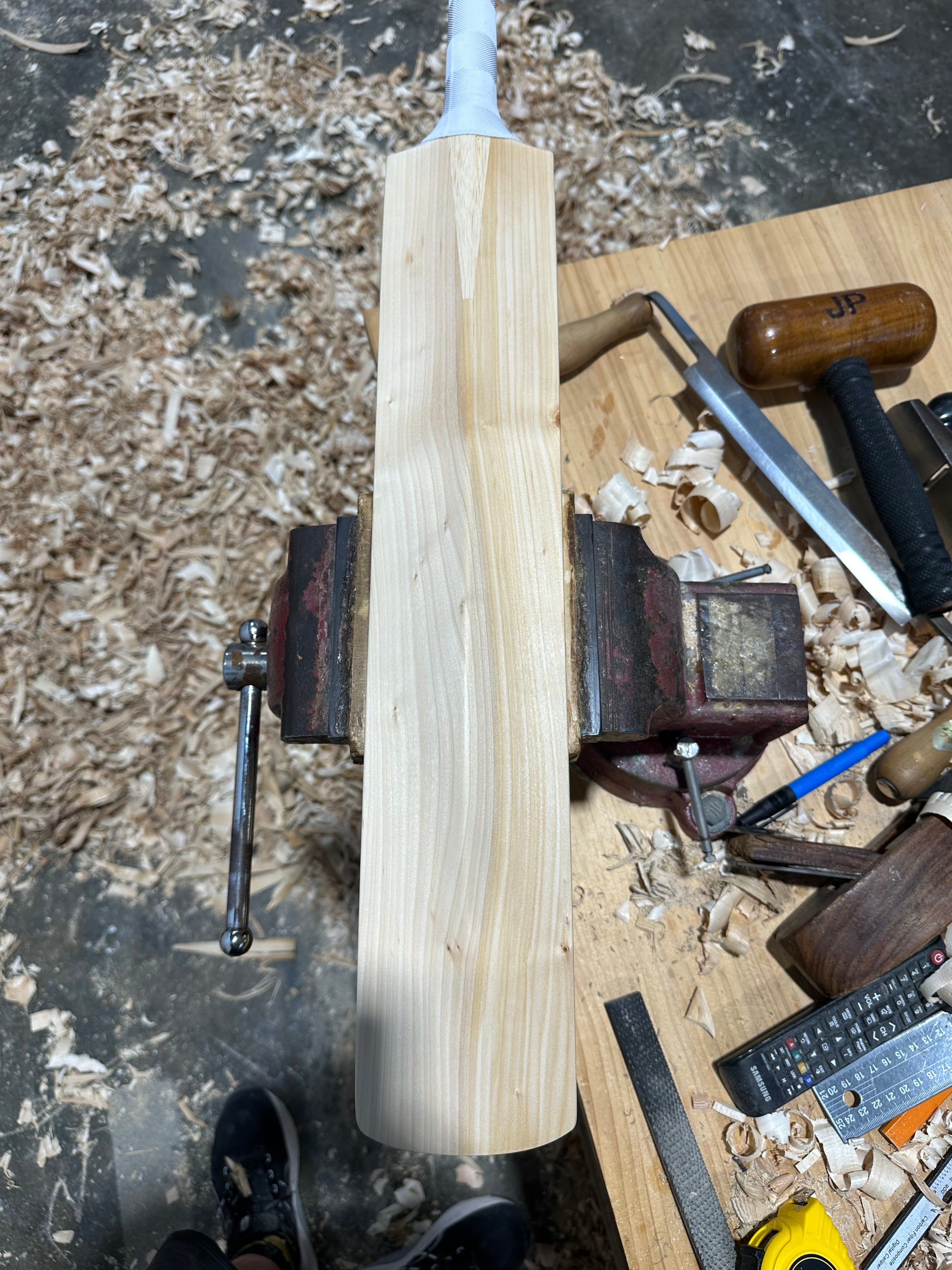 JPGavan Professional Plus Cricket Bat - 221