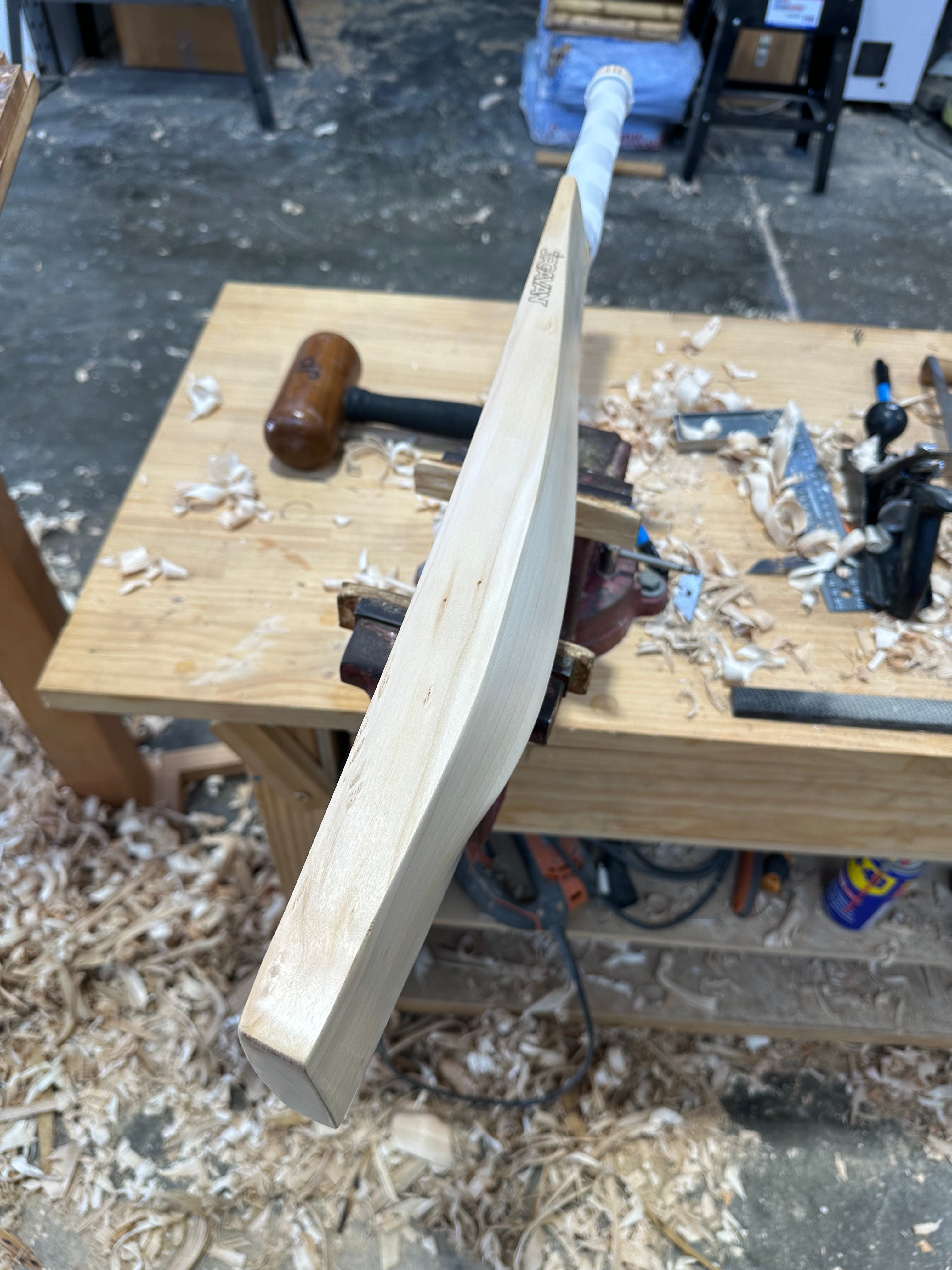 JPGavan Featherblade Cricket Bat - 226