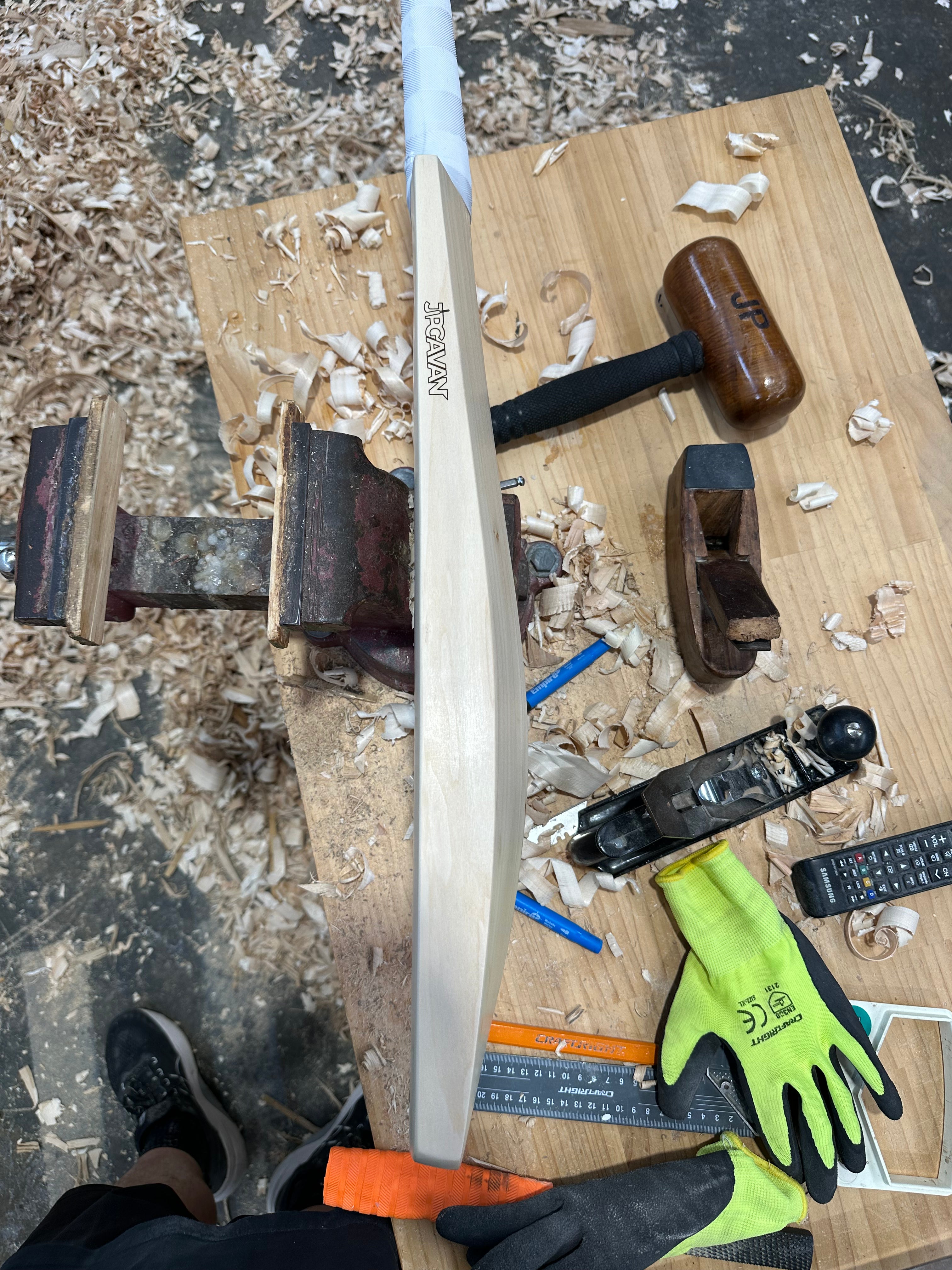 JPGavan Featherblade Cricket Bat - 228