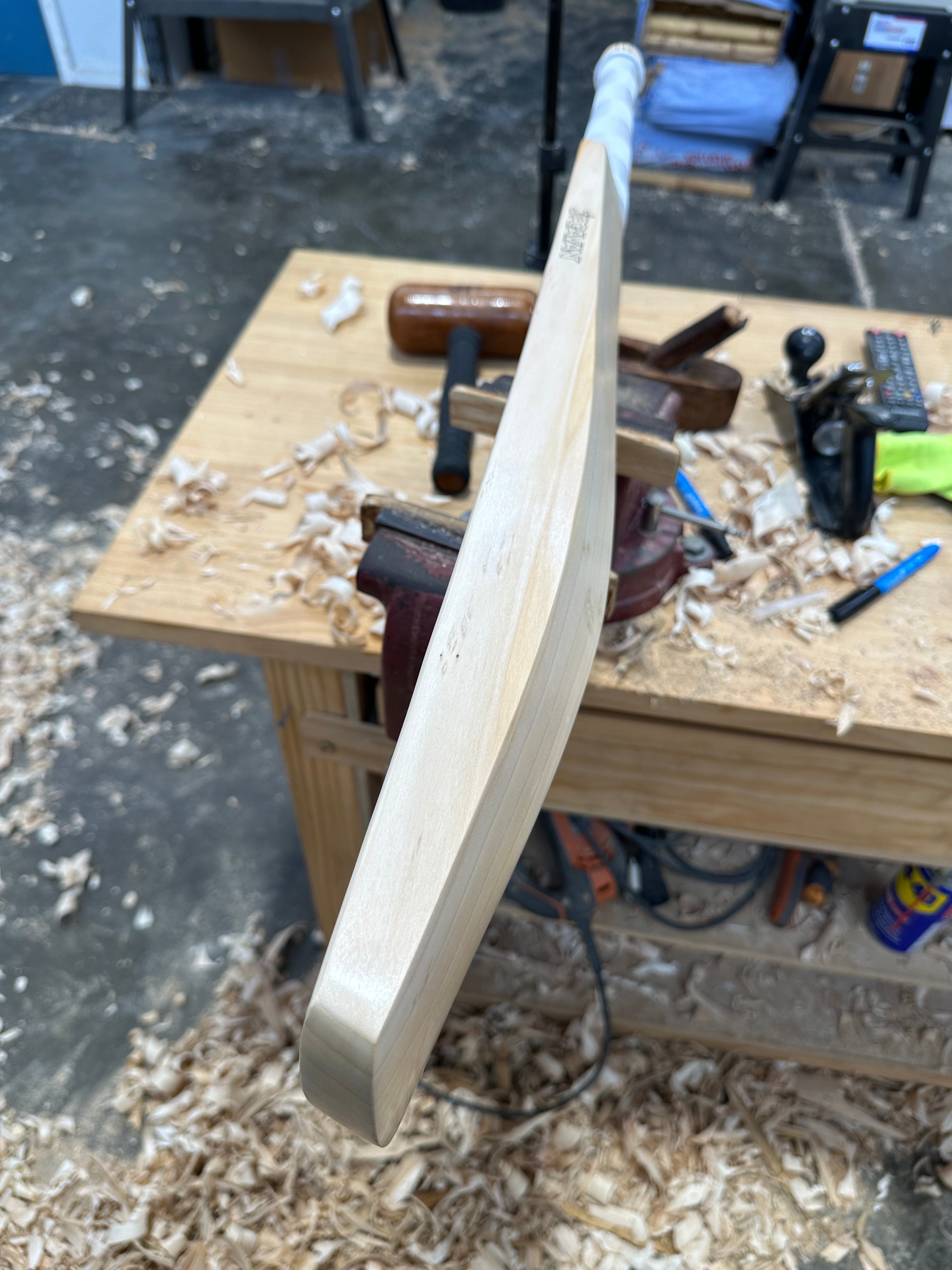 JPGavan Featherblade Cricket Bat - 229