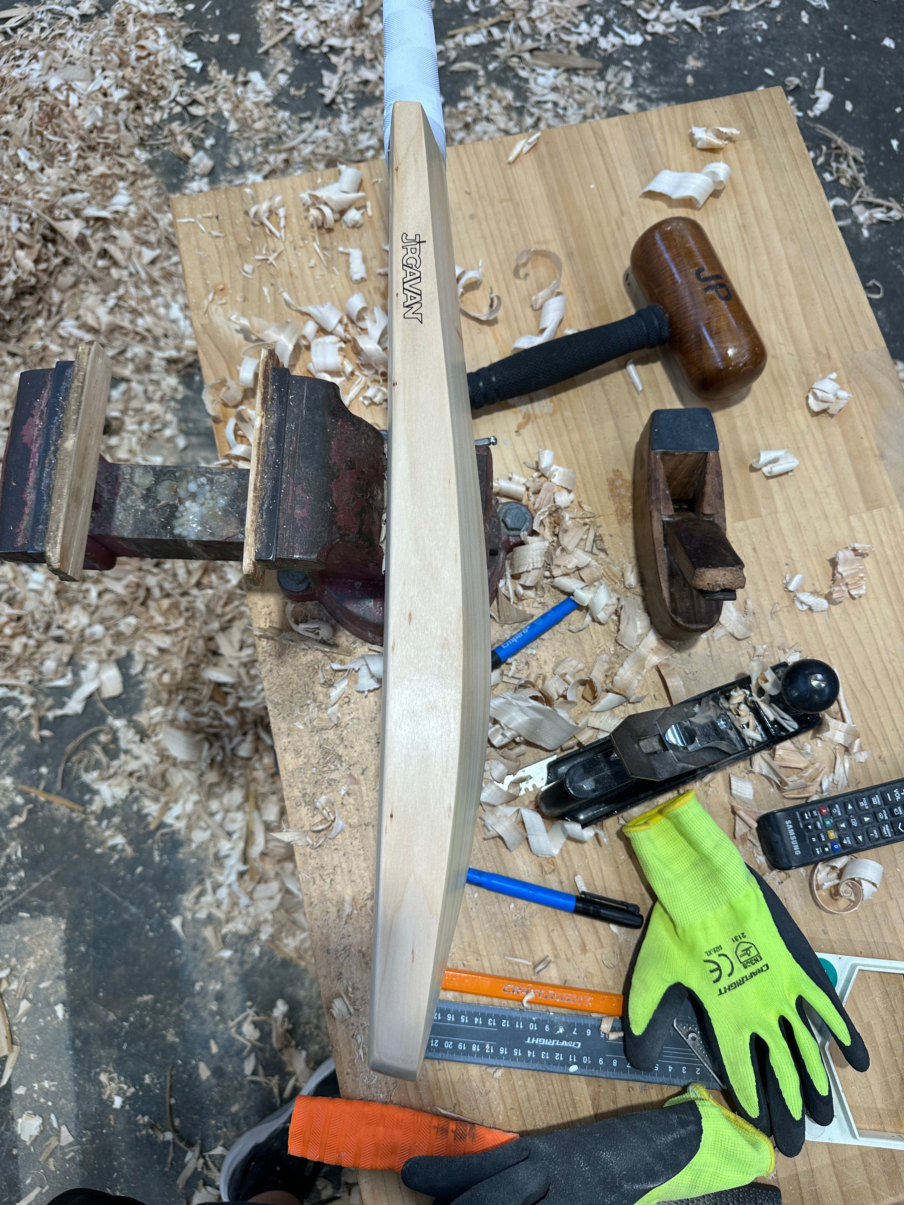 JPGavan Featherblade Cricket Bat - 230