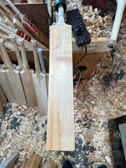 JPGavan Featherblade Cricket Bat - 300