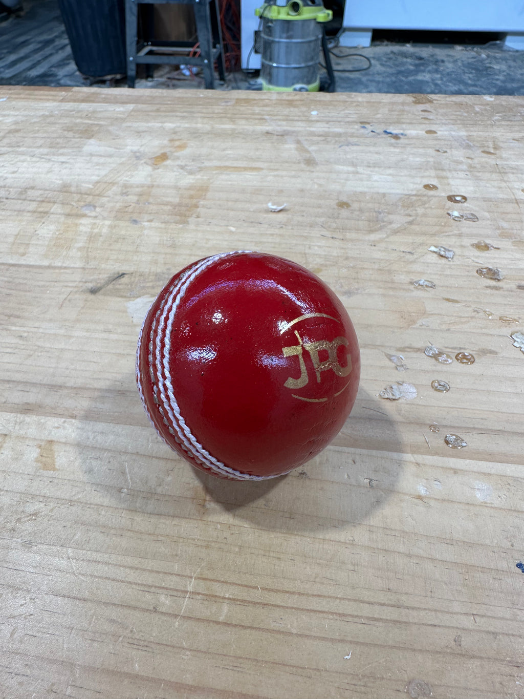 JPGavan Apex 156g leather cricket ball