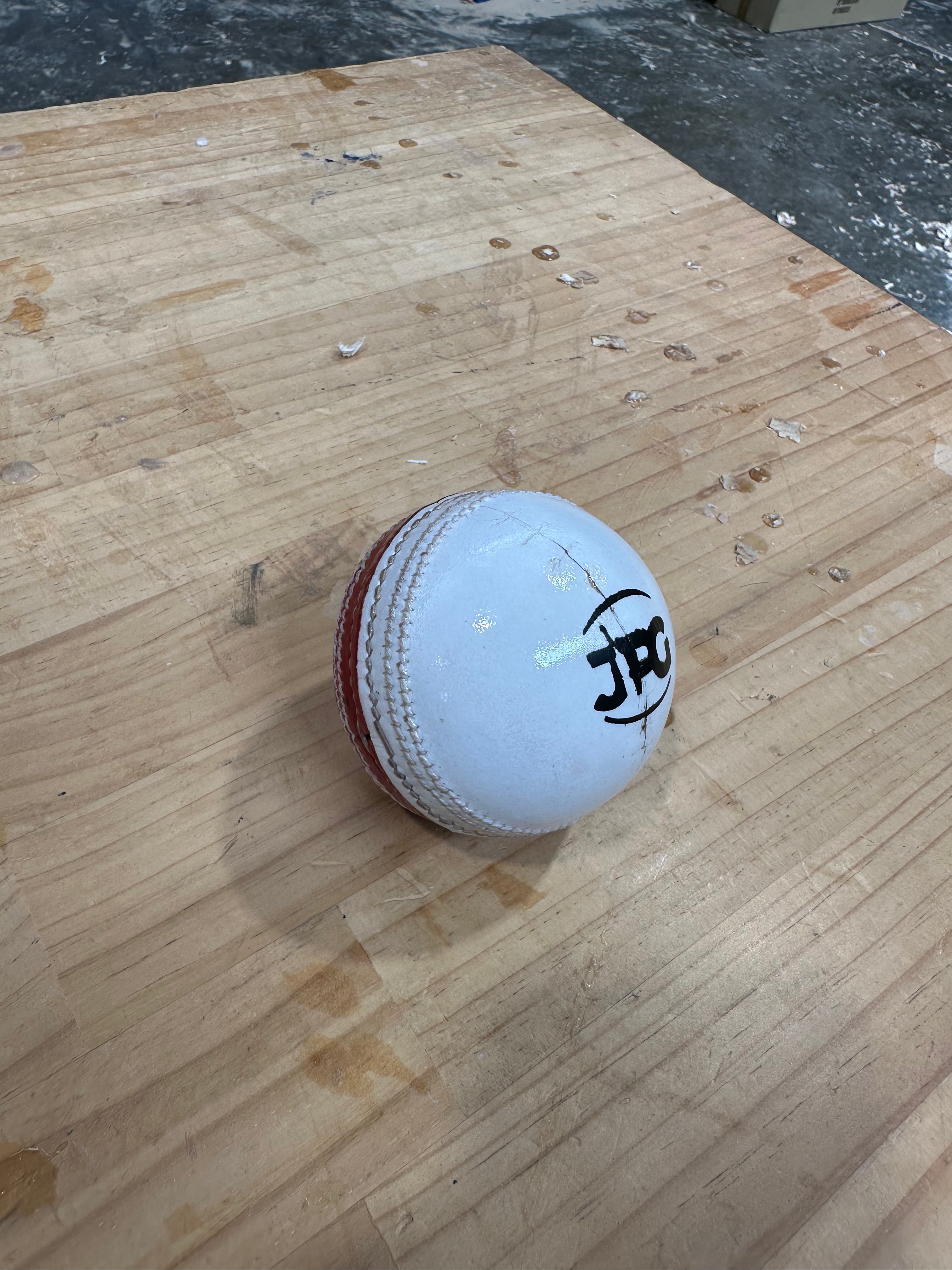 JPGavan Apex 156g leather cricket ball