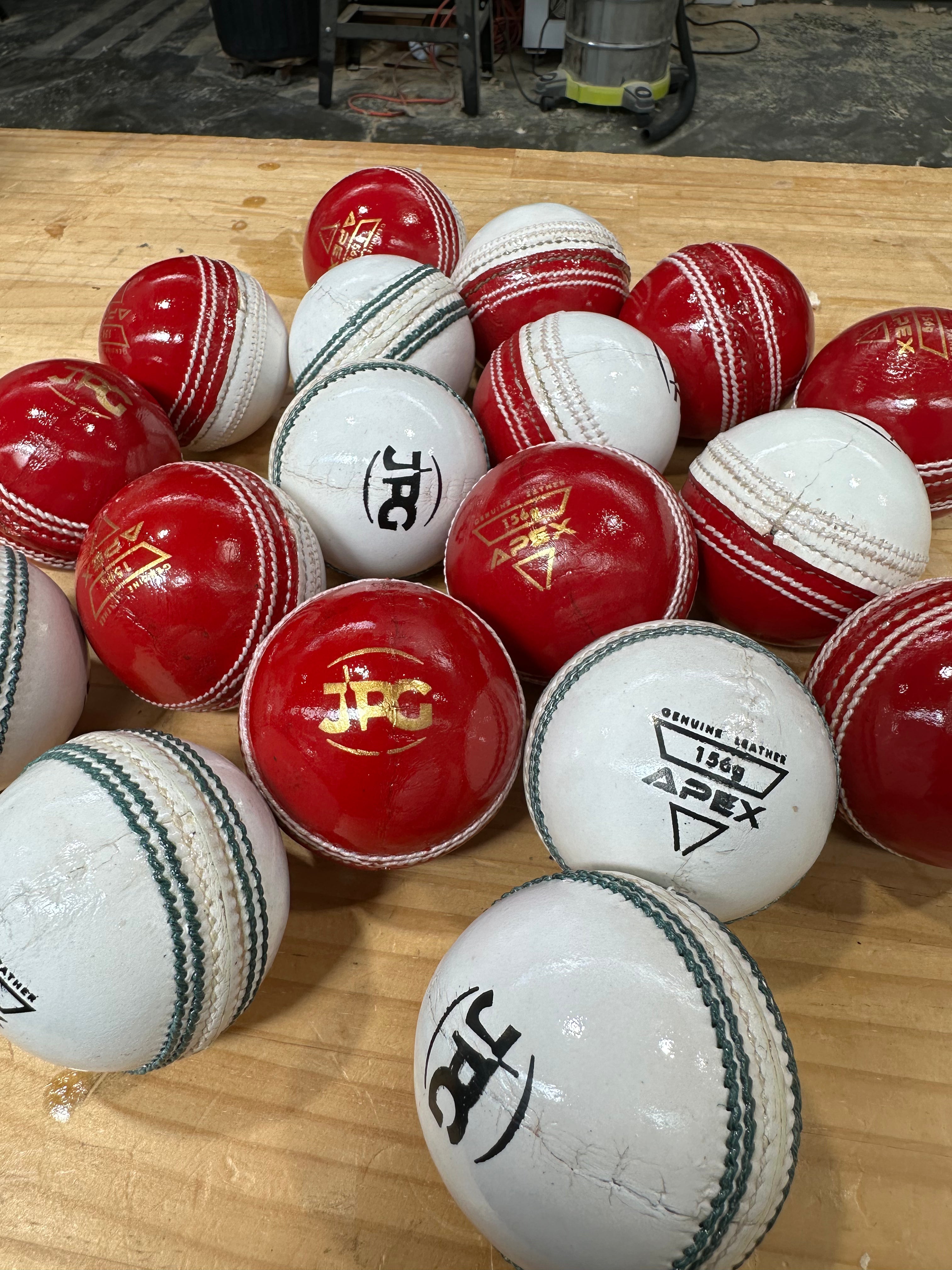 JPGavan Apex 156g leather cricket ball