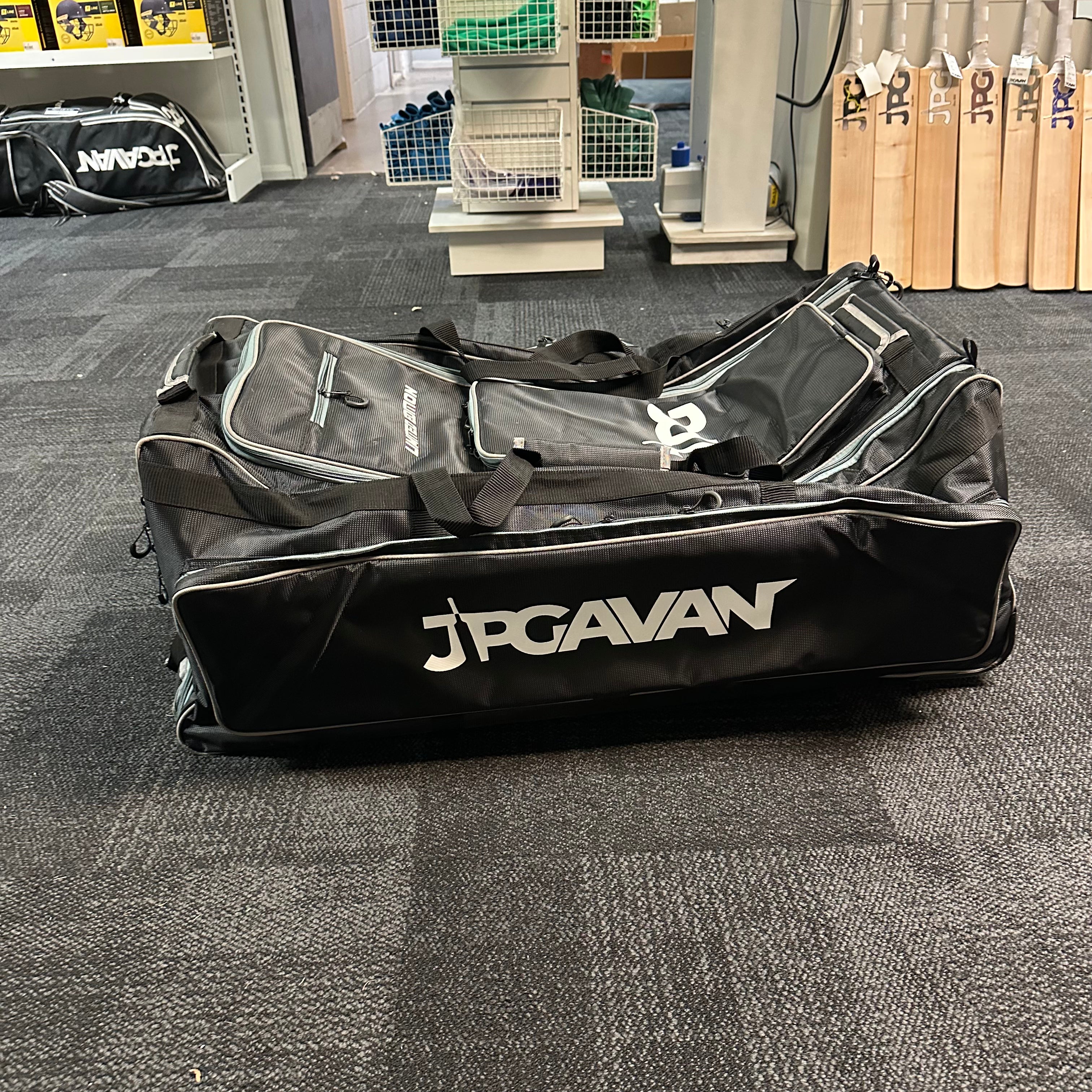 JPGavan Limited Edition roller kit bag