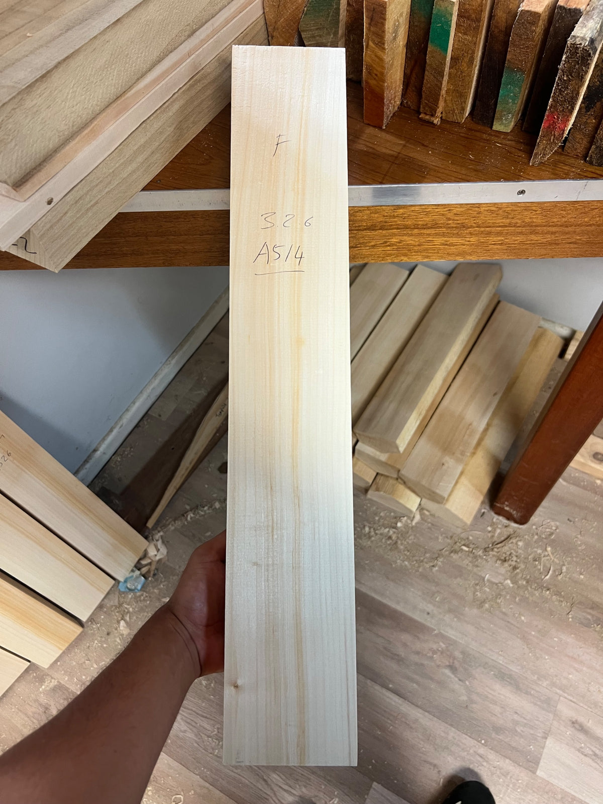 JPGavan Featherblade - A514