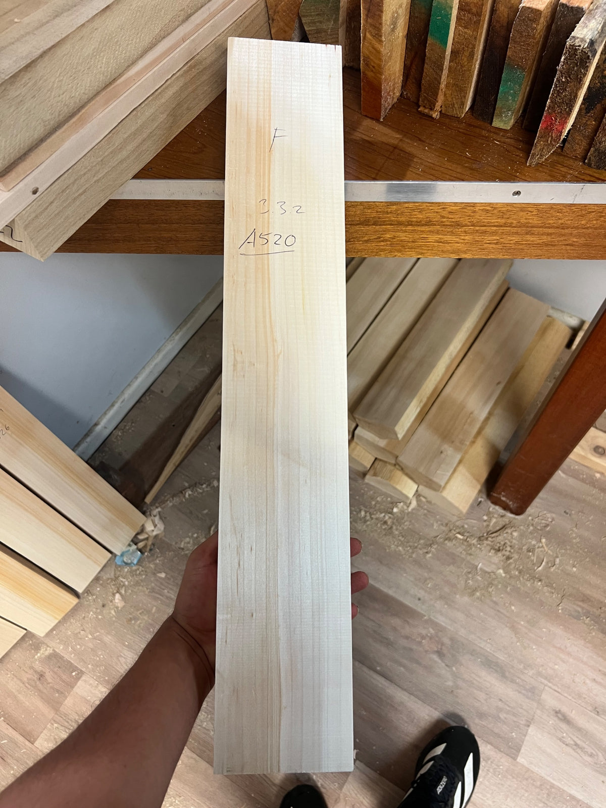 JPGavan Featherblade - A520