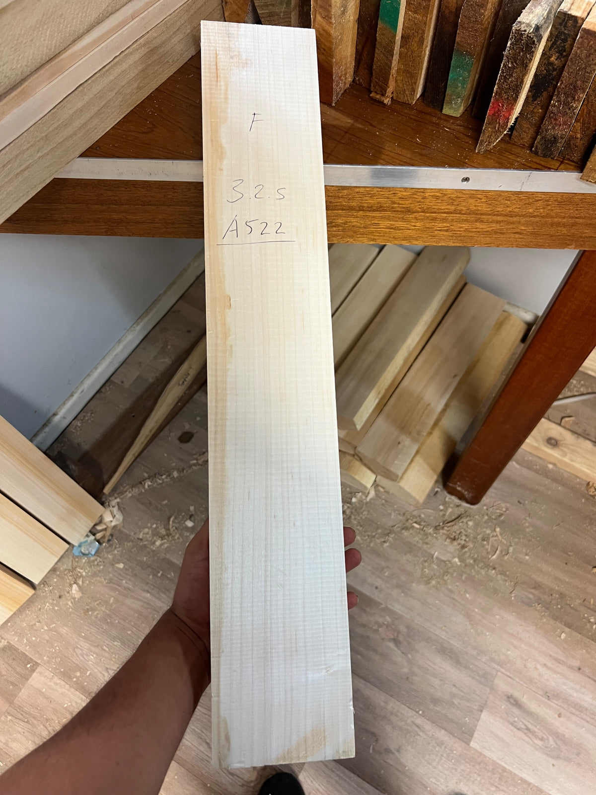 JPGavan Featherblade - A522